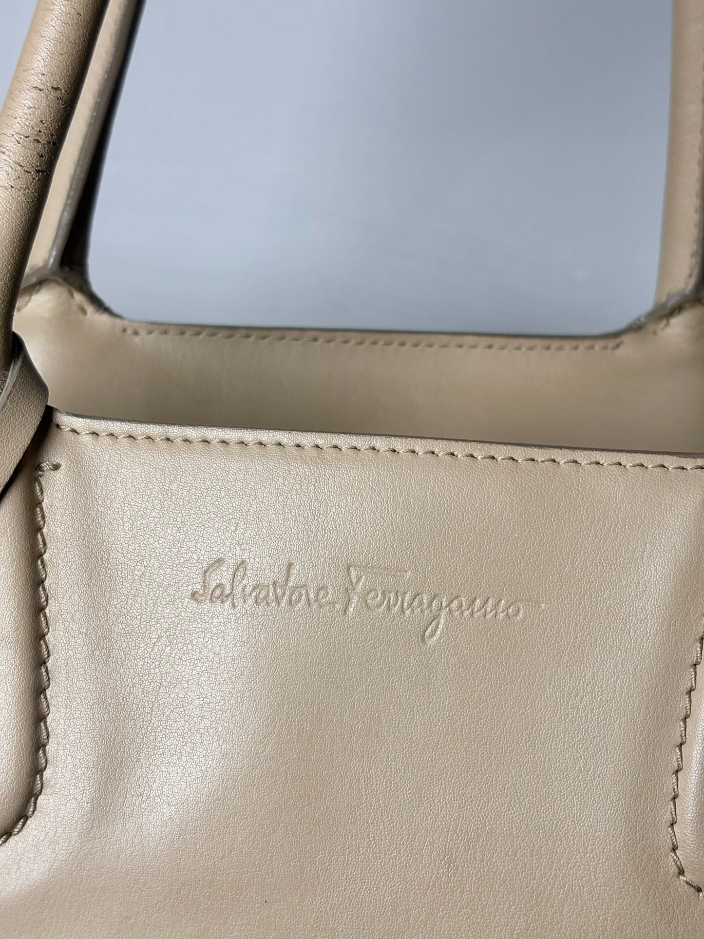 Women's Salvatore Ferragamo Solid Leather Pre-owned Beige Print Large Purse