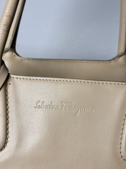 Women's Salvatore Ferragamo Solid Leather Pre-owned Beige Print Large Purse