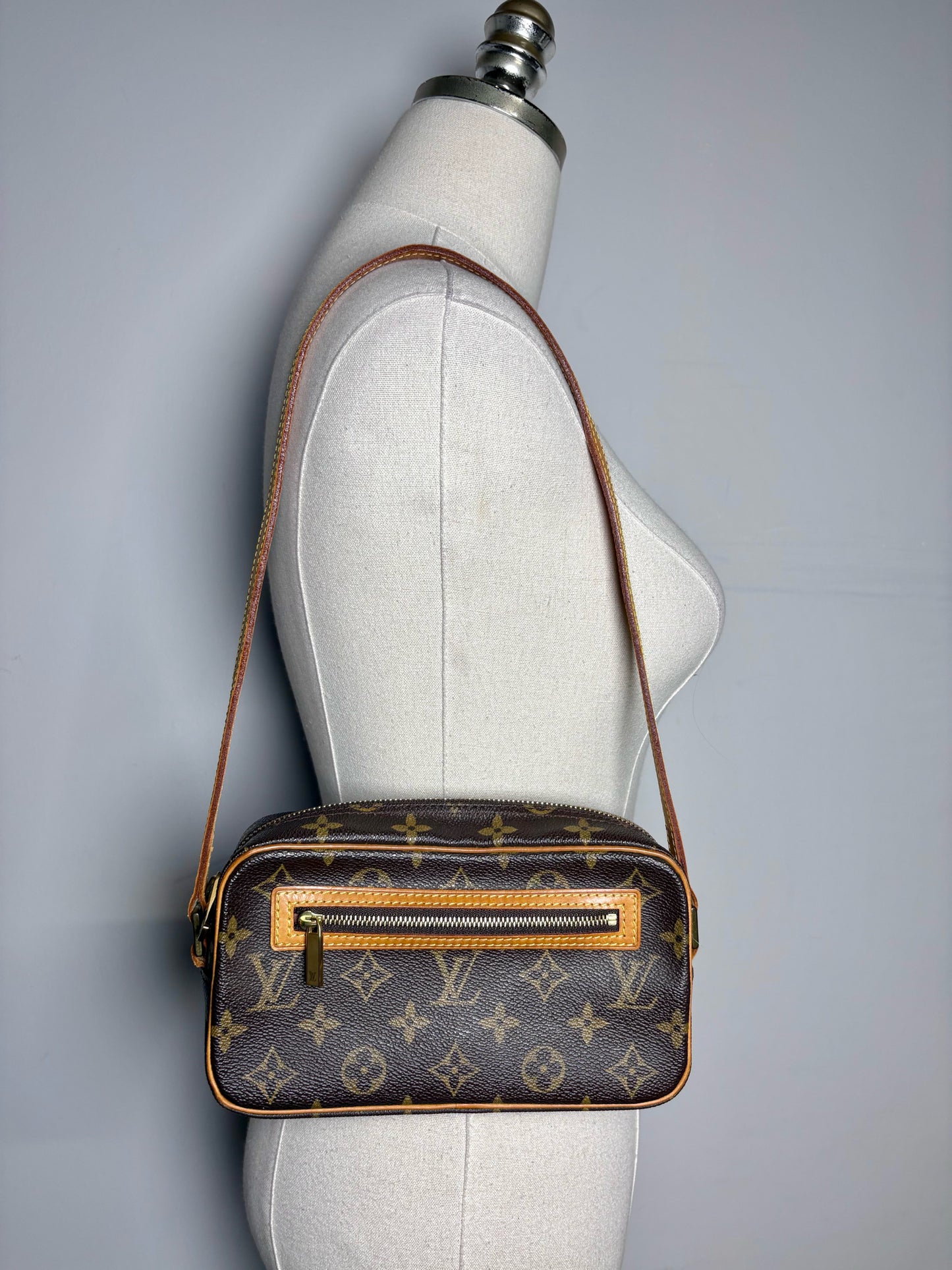 Louis Vuitton Cite Pochette PM Monogram Vintage Pre-owned Bag