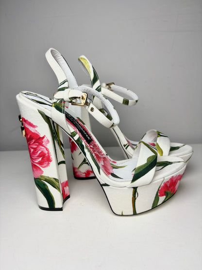 W Shoe Size 39 (8.5 - 9 US) Dolce & Gabbana White Fabric Pre-owned Heels
