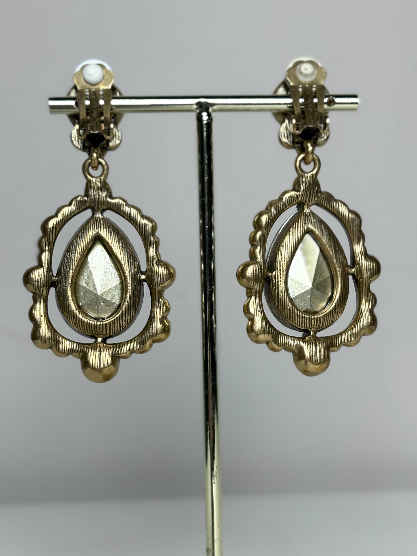 Oscar de la Renta Pre-owned Purple Crystal Glass Purple Earrings