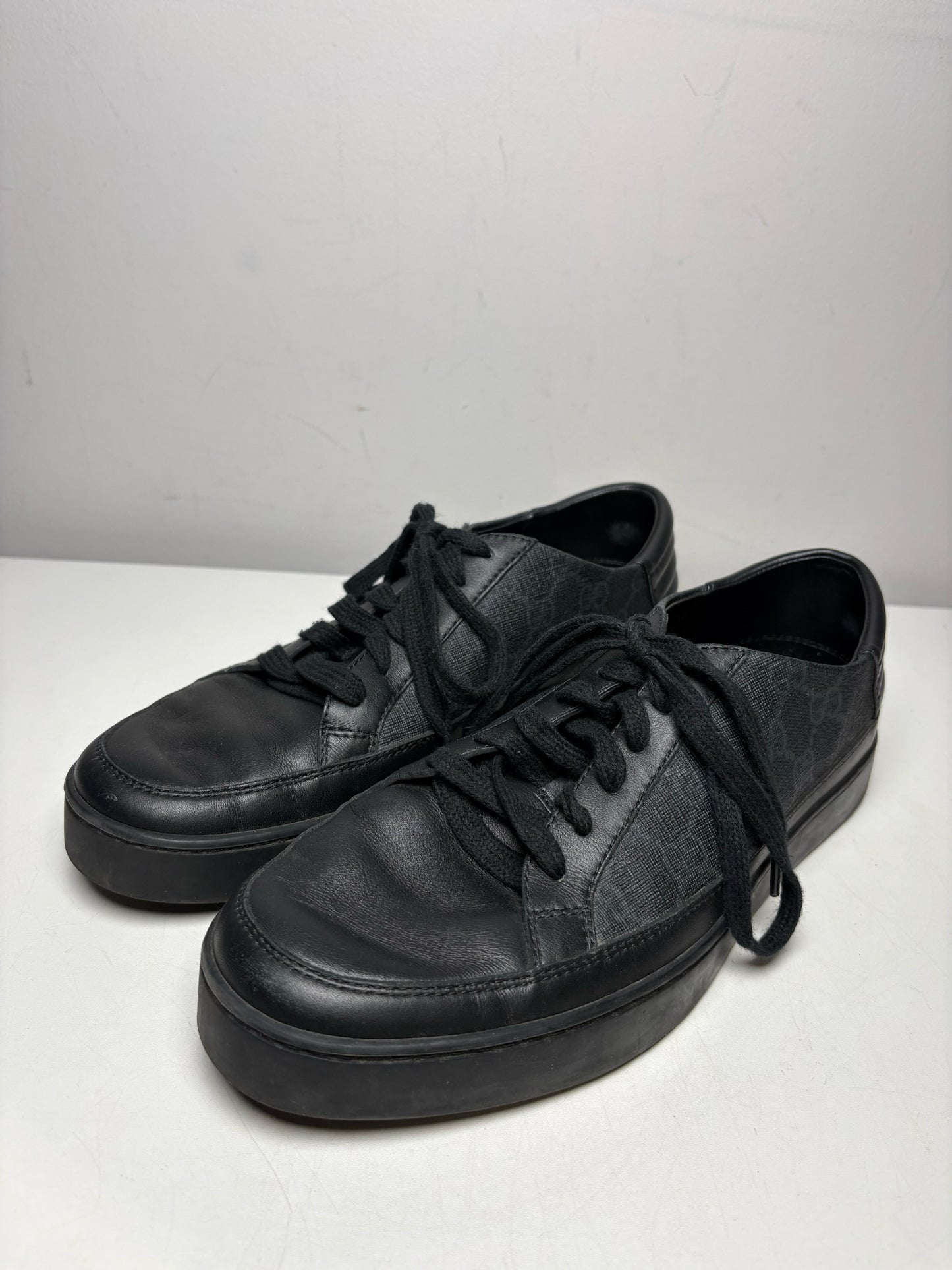 Men's Size 6.5 Authentic Gucci GG Canvas Low Grey & Black Monogram Pre-Owned Sneakers