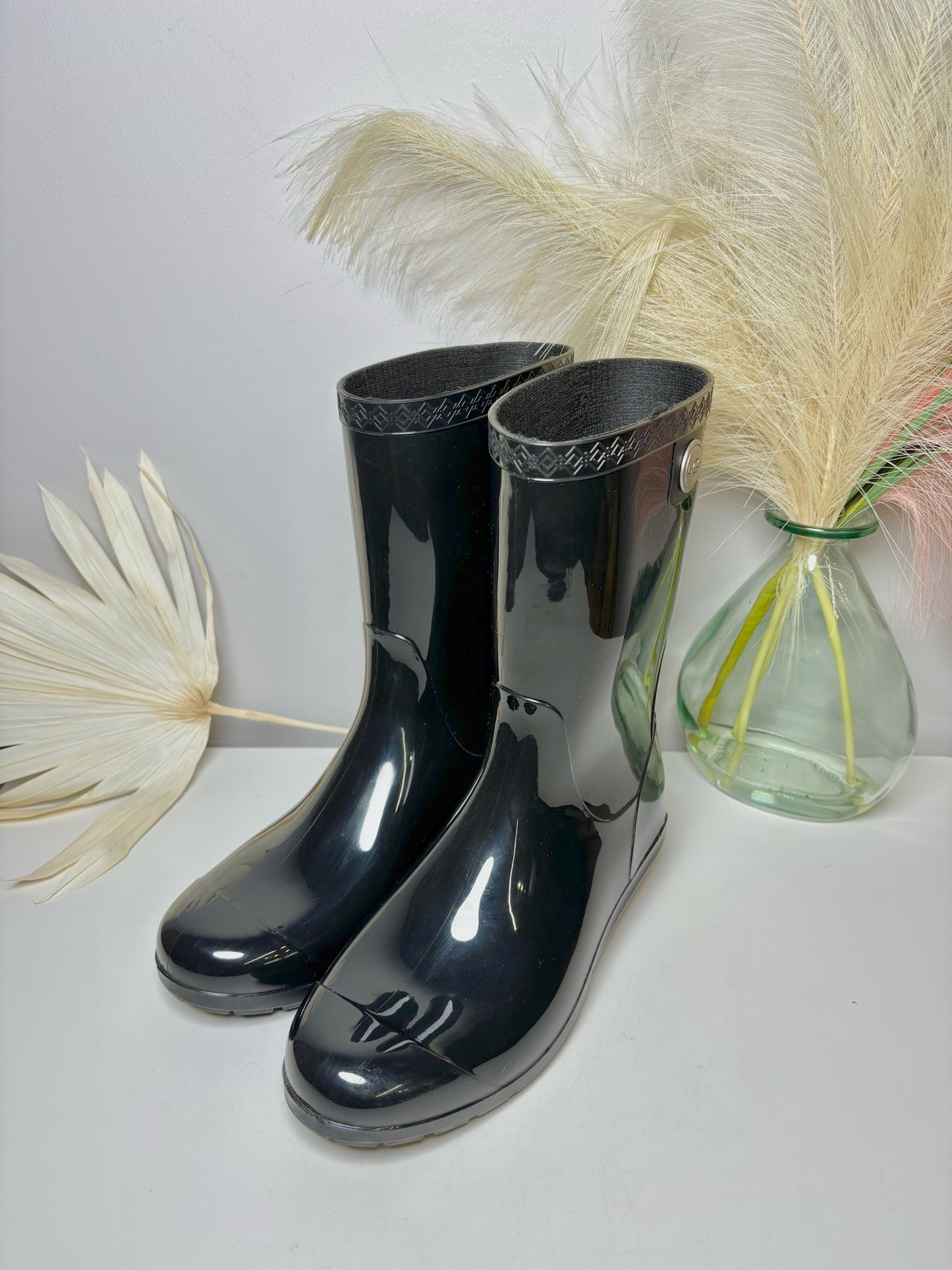 W Shoe Size 9 UGG Black Rubber 3/4 Height Boots