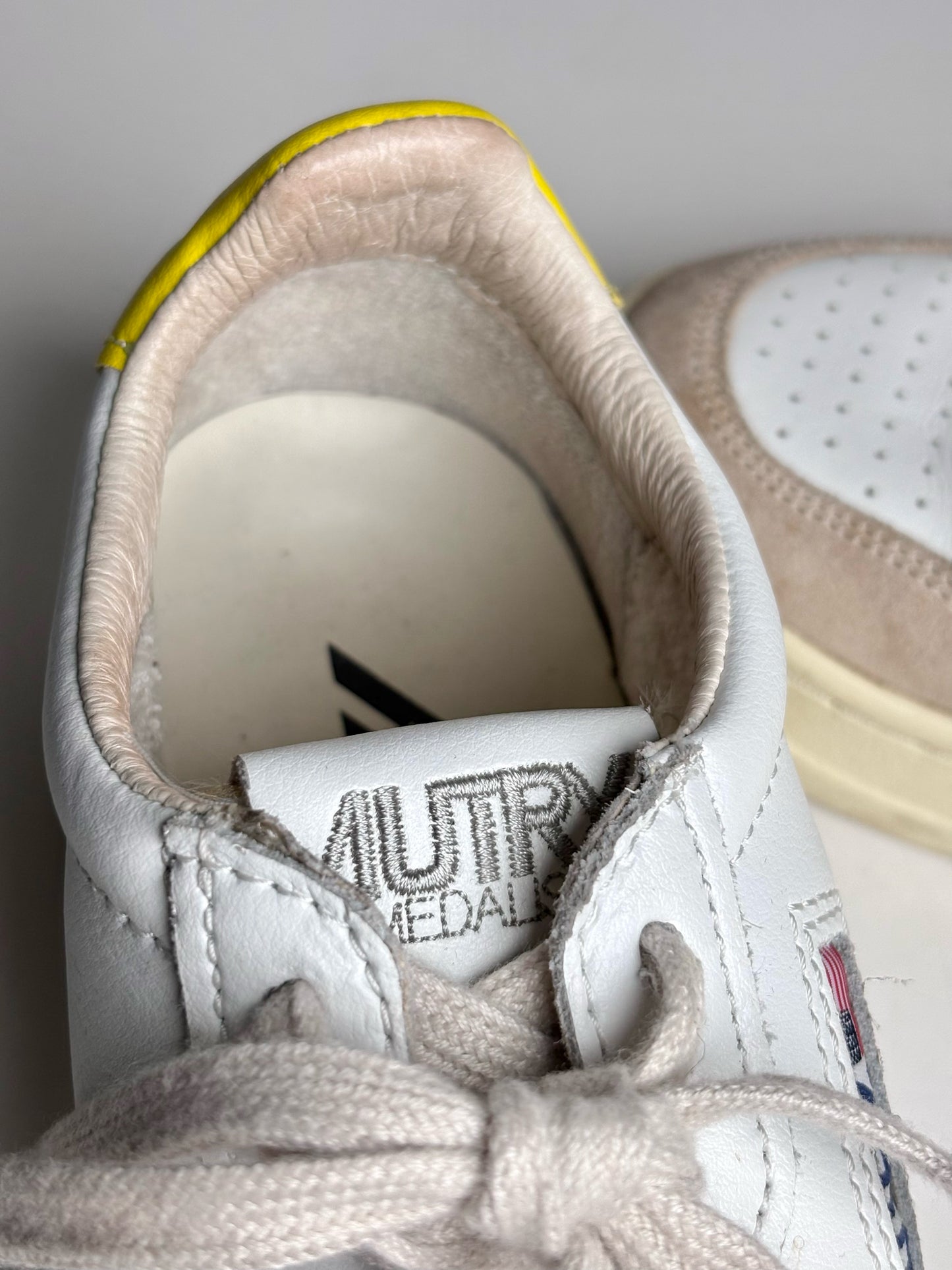 W Shoe Size 38 Autry Beige, White, Yellow Leather & Suede Women's Sneakers