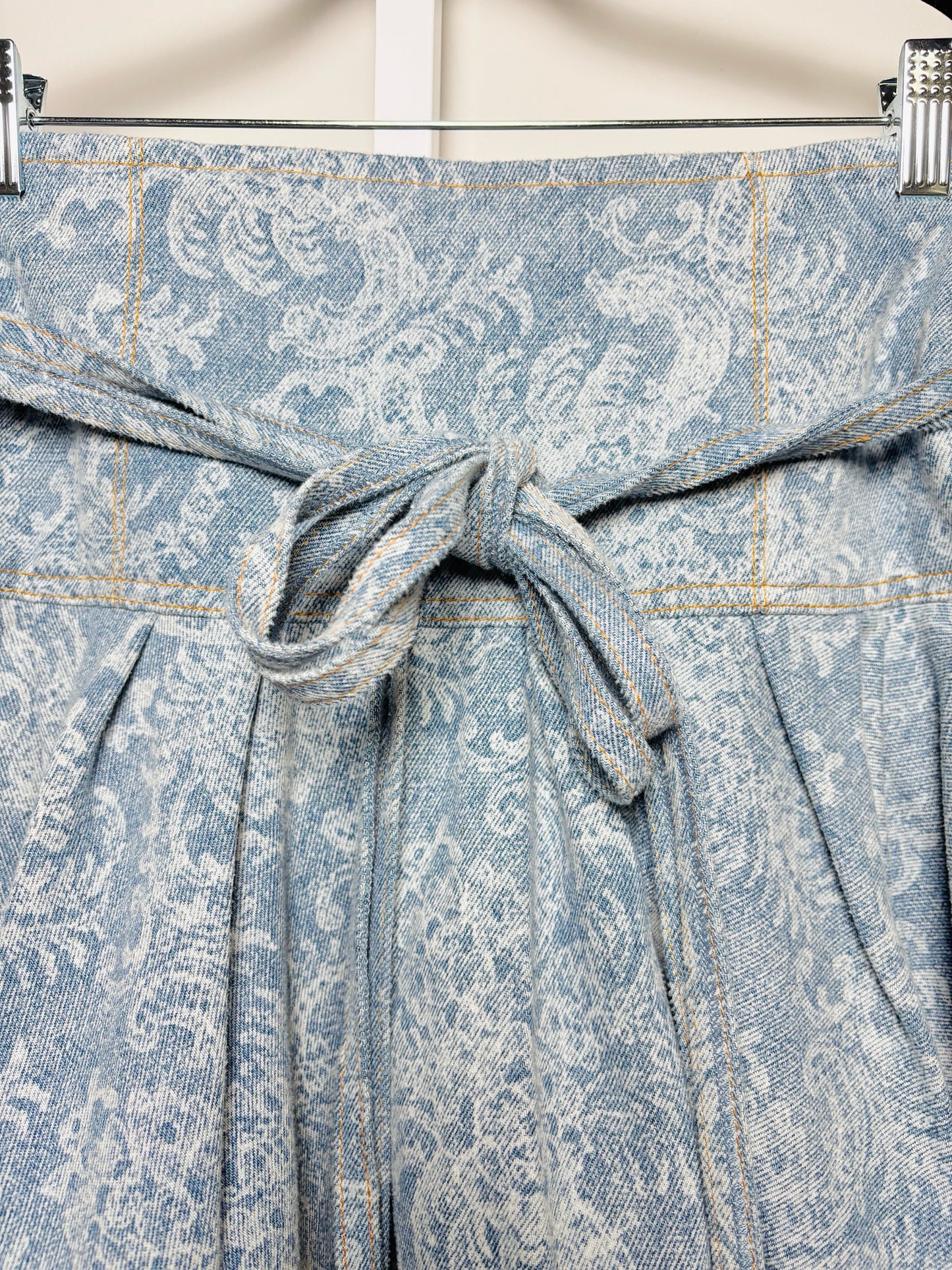 Women Size 27 (4) Marc Jacobs Light Blue Washed Effect NWT Skirt