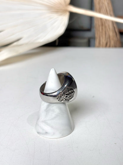 No Label Silver 8 Wolf Medallion Ring