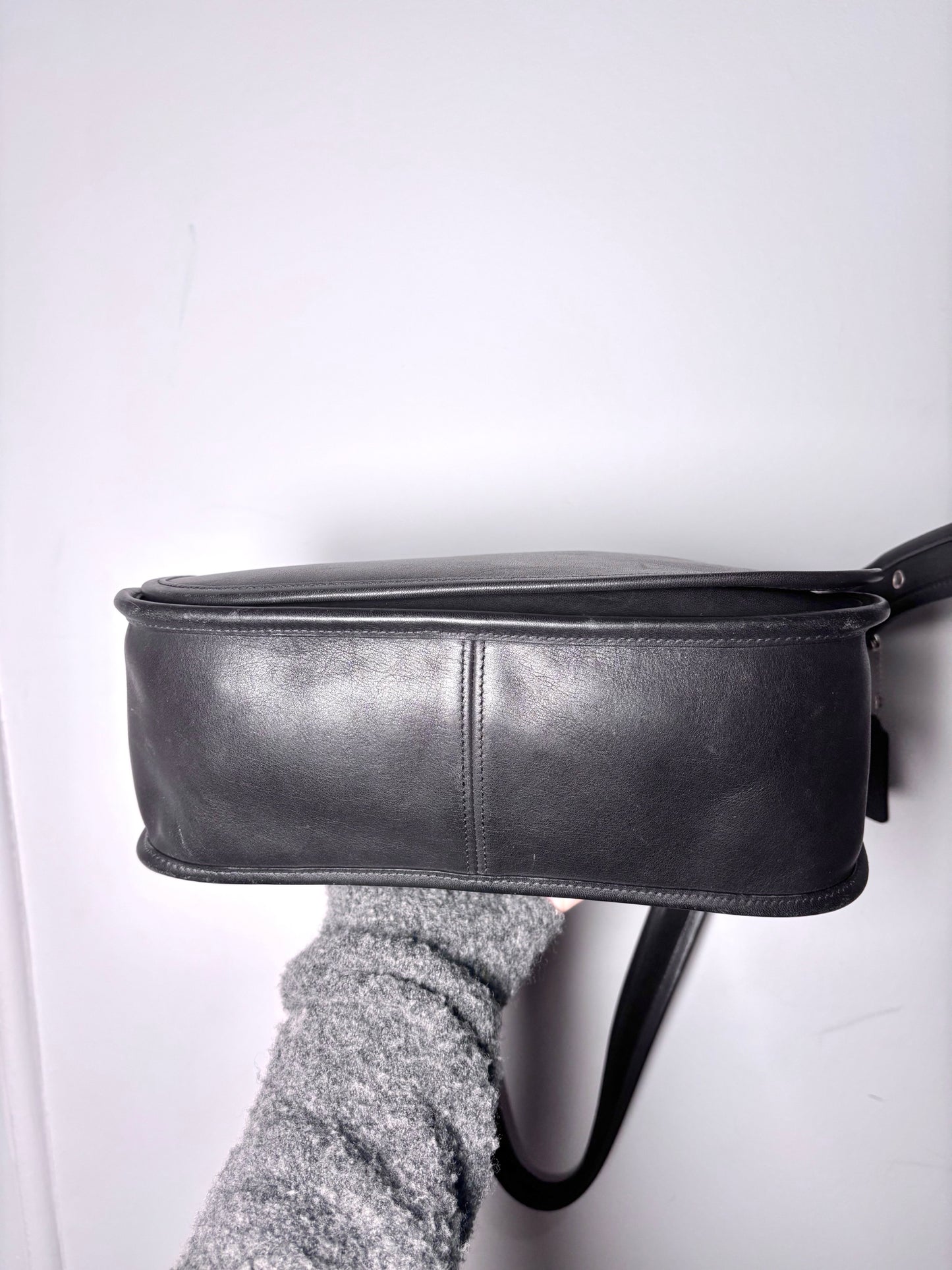 Leather Coach Solid Vintage Leather Pre-owned Black Genuine Leather Medium Purse