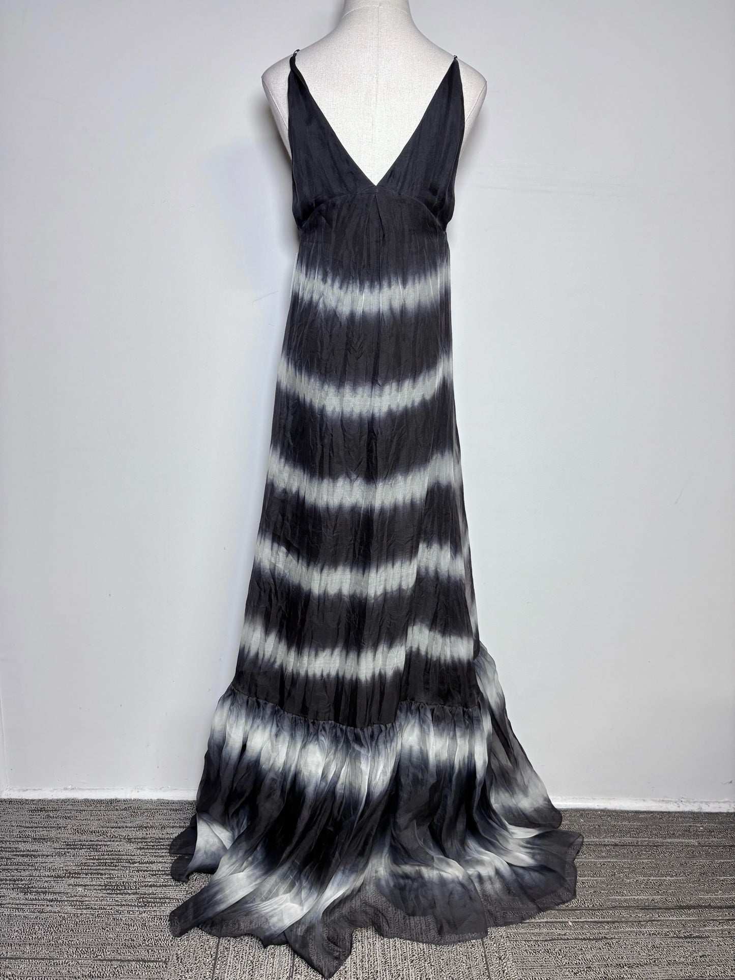 Women Size 2 Diane Von Furstenberg Black/White Tie-dyed 100% Silk Dress