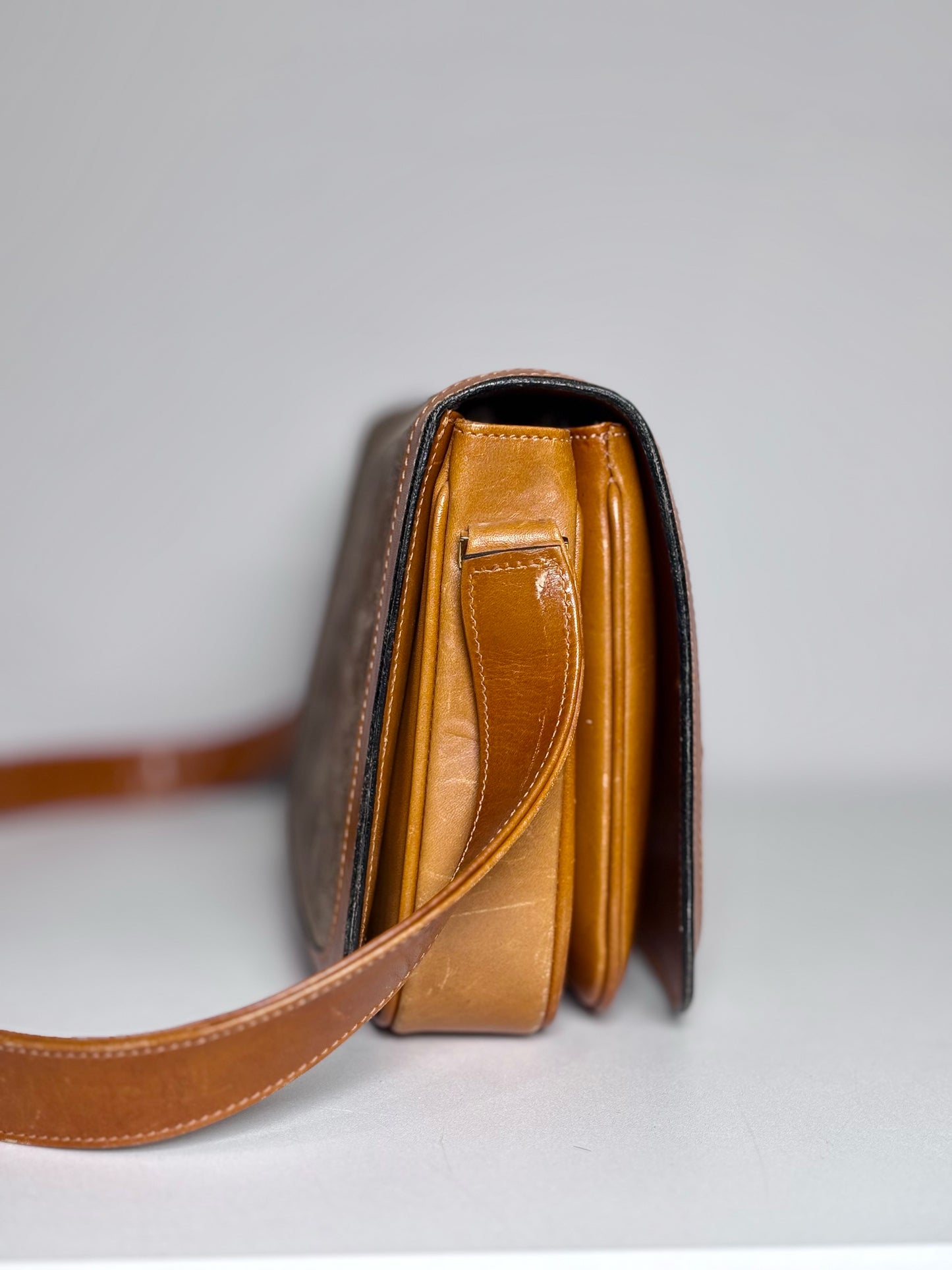 Umberto Italy Vintage Suede, Cowhide Leather Pre-owned Caramel, Beige Purse