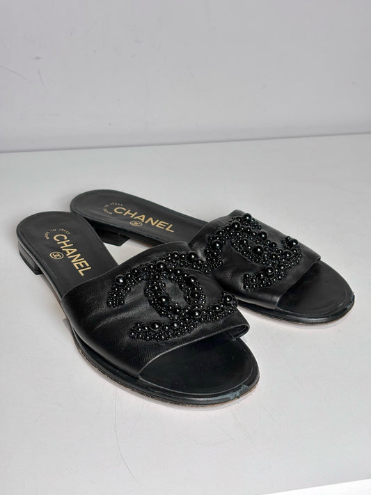 W Shoe Size 37.5 (7.5) Chanel Black Leather Women's Pre-owned Sandals