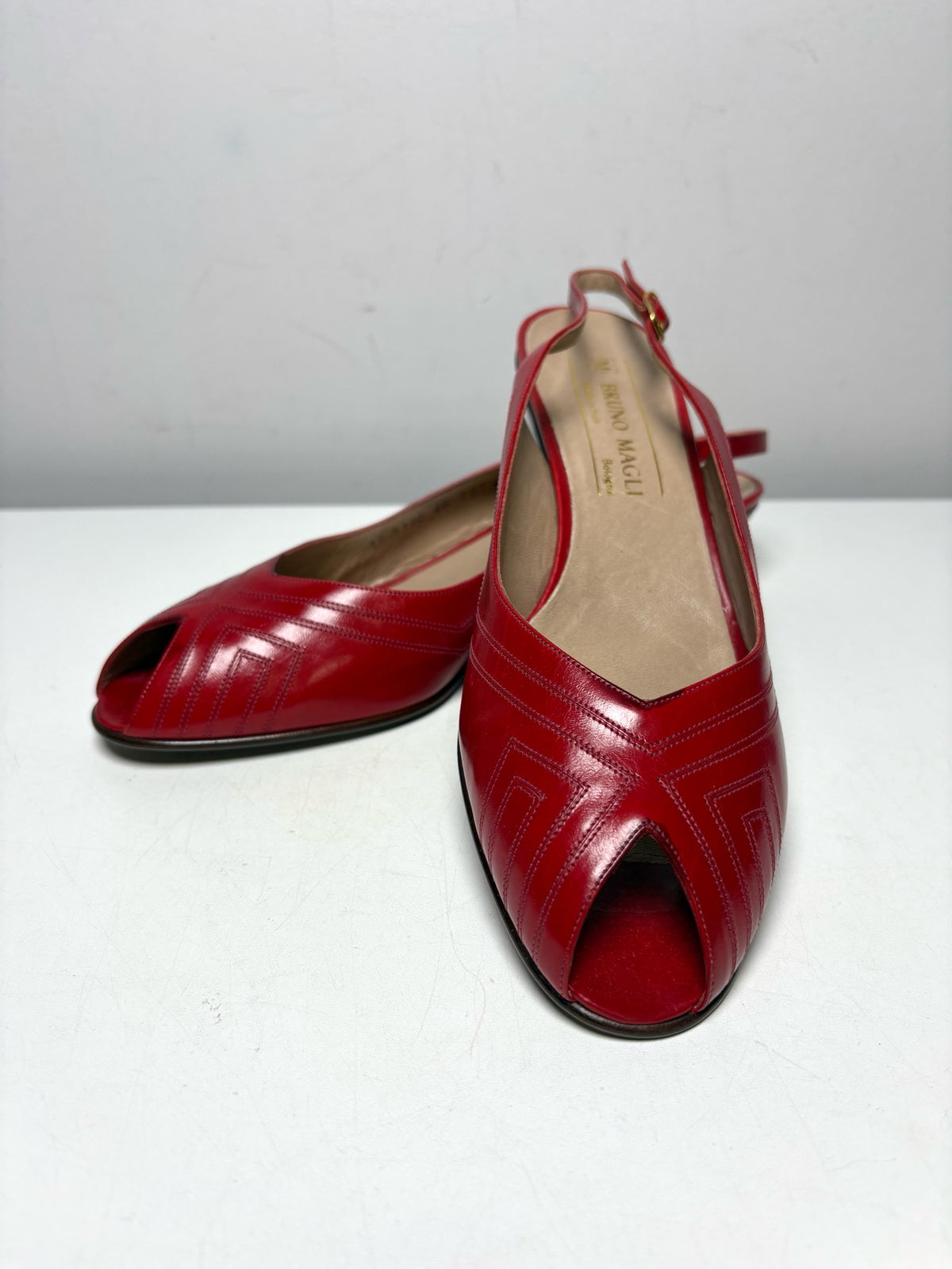 Women Shoe Size 7.5 Bruno Red Leather Vintage Pre-Owned Slingback Peep Toe Heels
