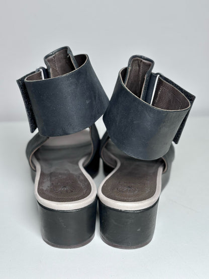 W Shoe Size 36 (6, US) Coclico Black Leather Pre-owned, NWT Sandals