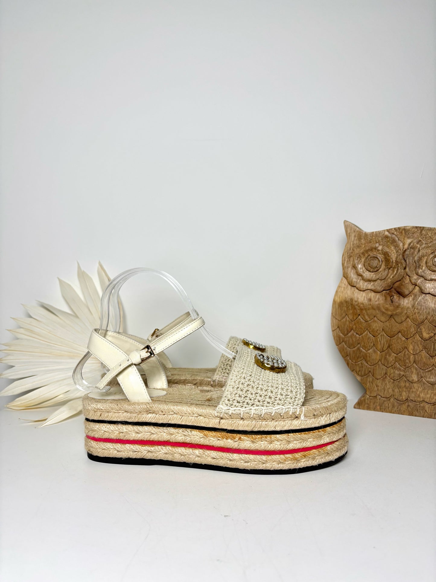 W Shoe Size 9 Gucci Beige Sandals