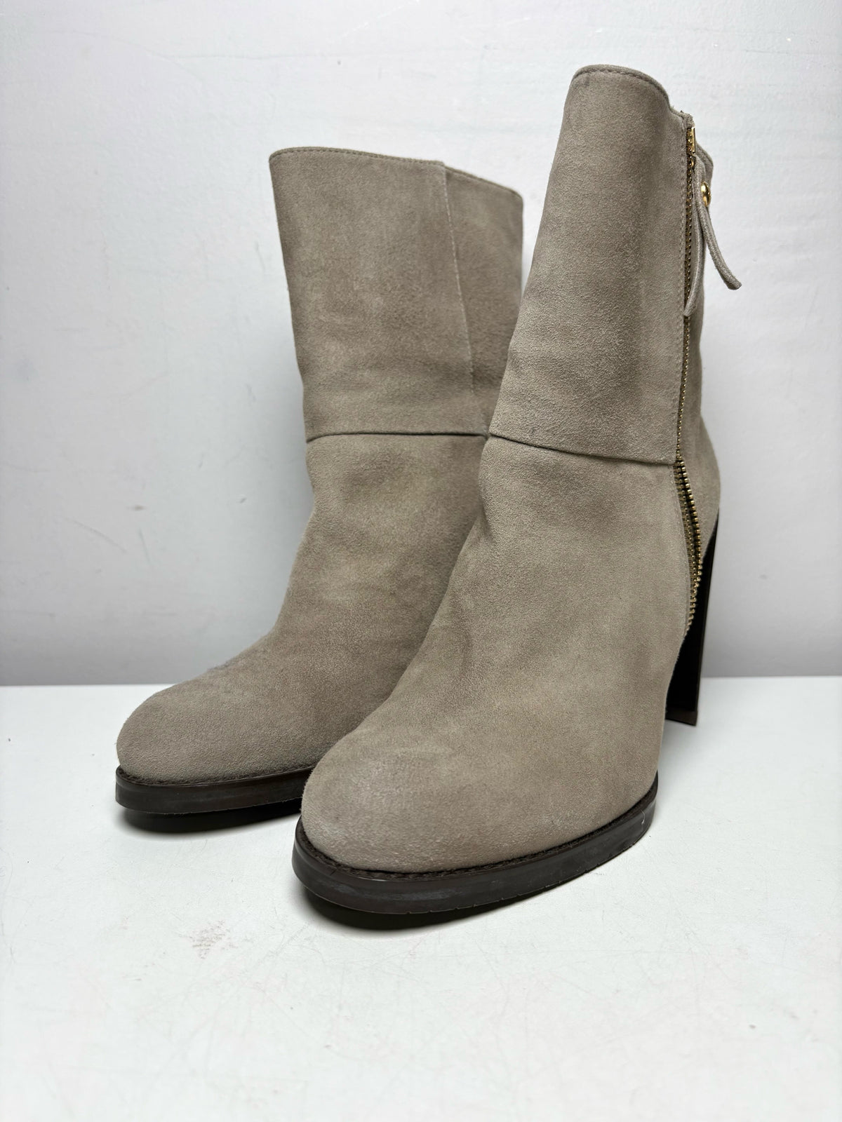 Women's Shoe Size 7 Stuart Weitzman Taupe Suede NWOT Pre-Owned Double Zip Boots