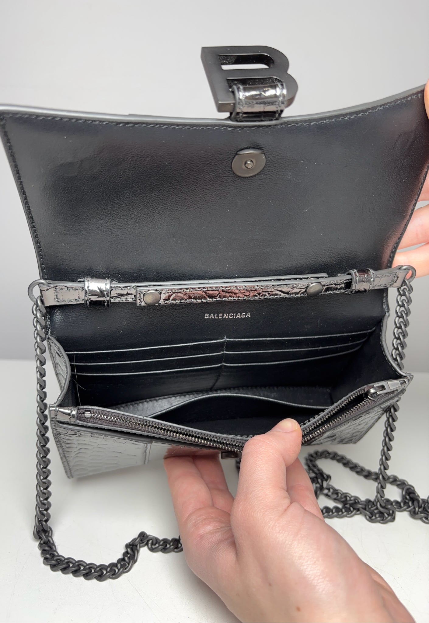 Balenciaga Gunmetal Hourglass Wallet on Chain NWOT Pre-owned