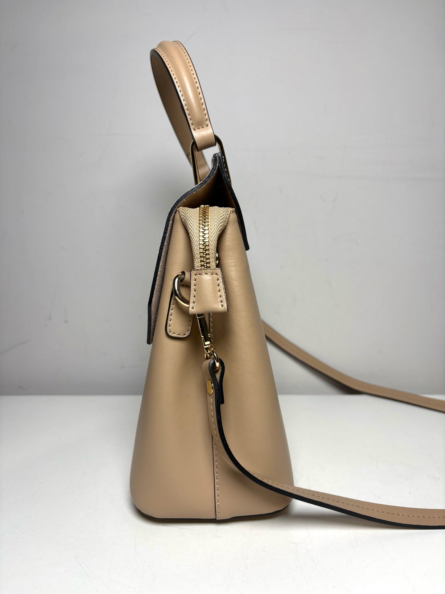 Women's LePARMENTIER Solid Leather Pre-Owned, Like-New Nude Medium Purse