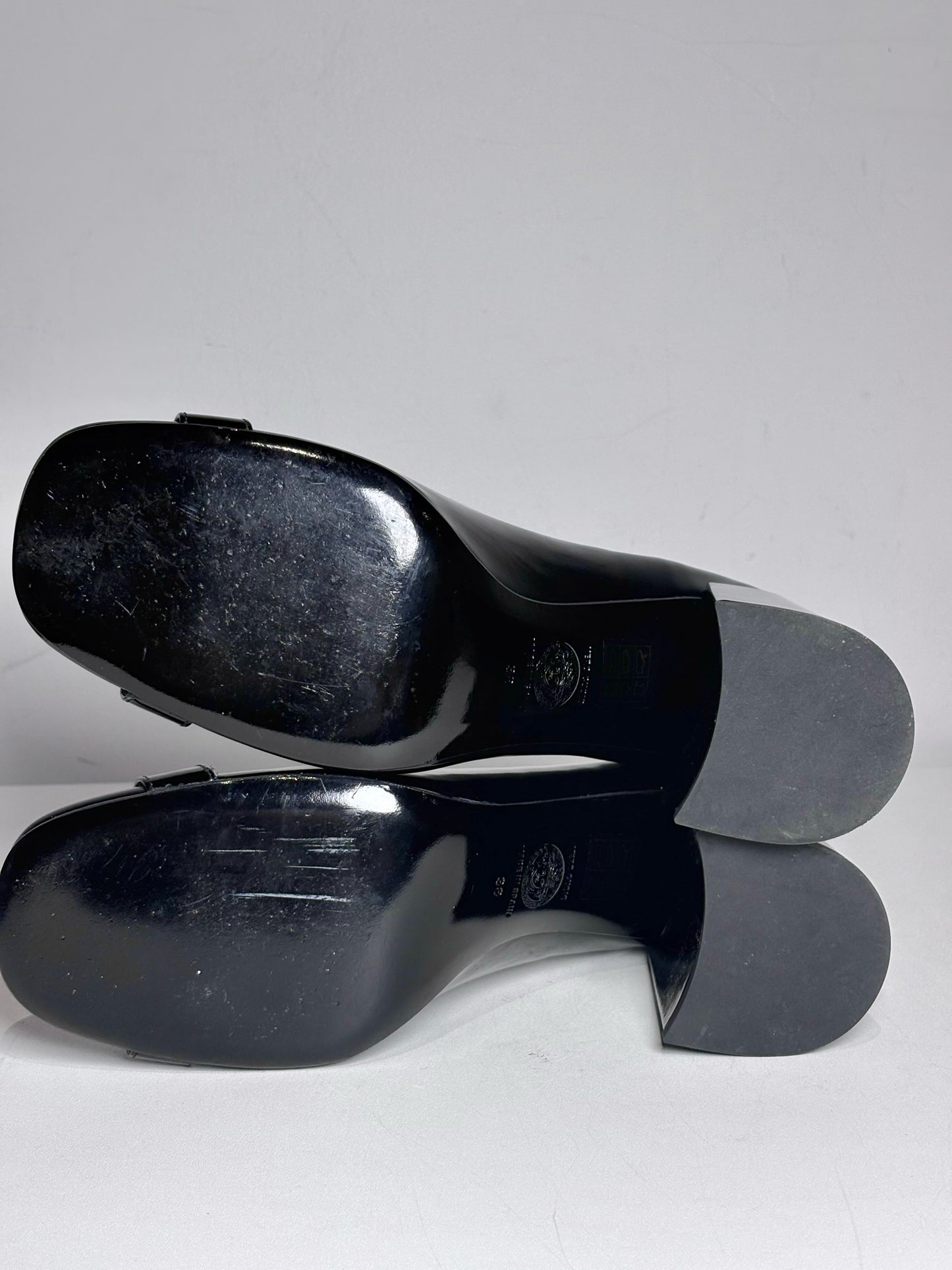 W Shoe Size 38 (8 US) Versace Black Patent Leather Women's Pre-owned Pump