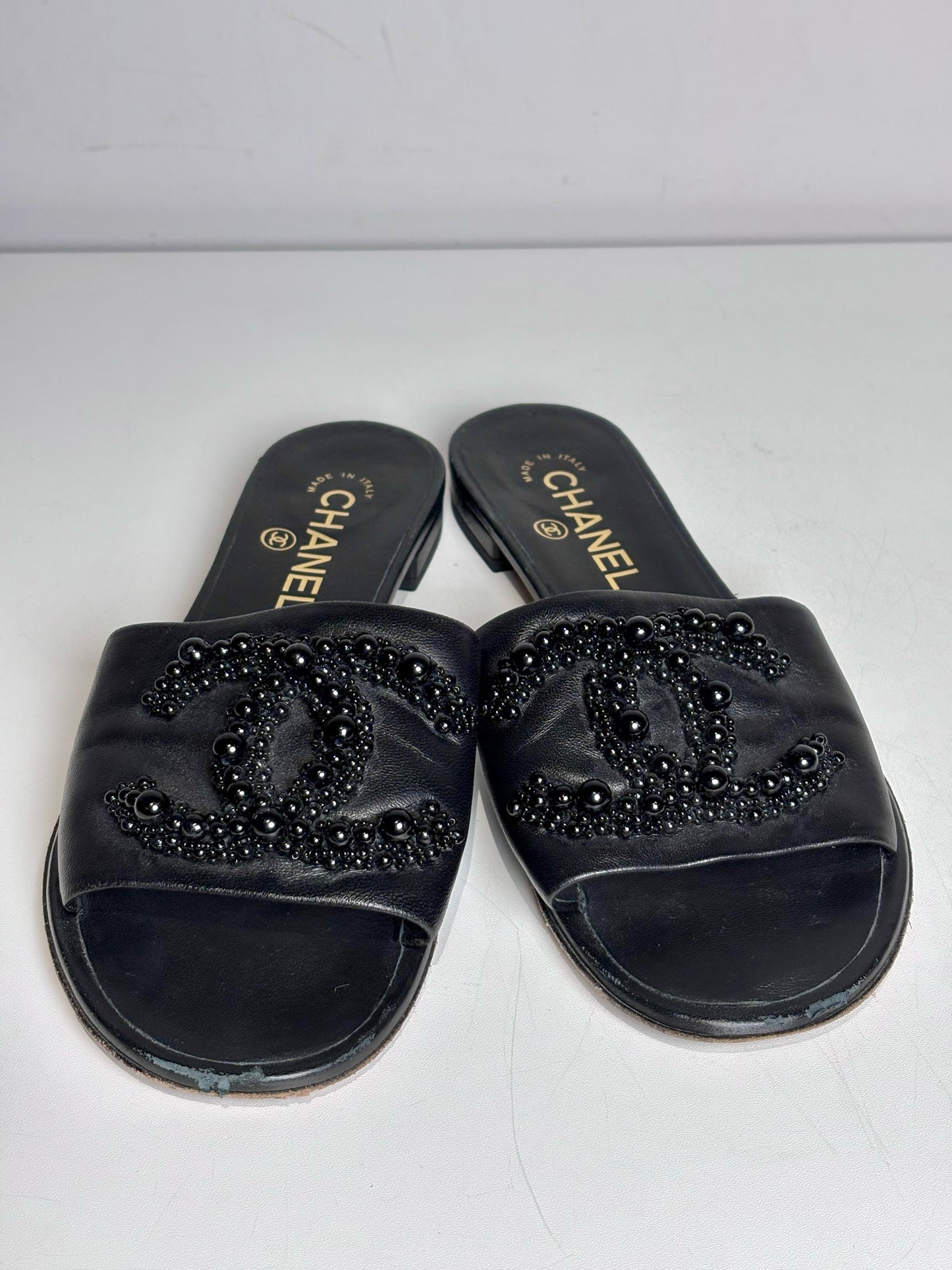 W Shoe Size 37.5 (7.5) Chanel Black Leather Women's Pre-owned Sandals