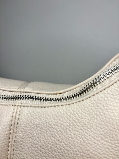 Women's Kazar Studio Cream Pebble Leather Pre-Owned Small Dumpling Purse