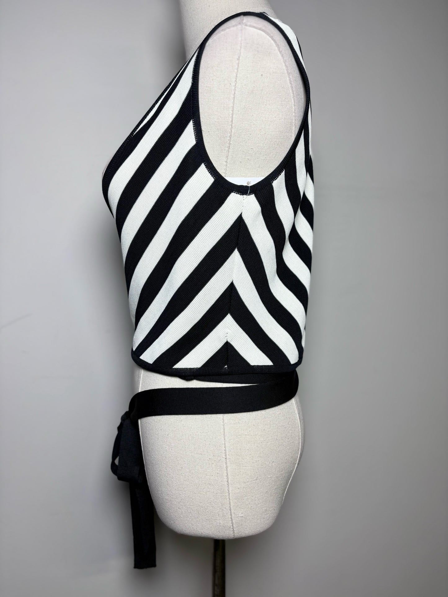Women Size 46 Dolce & Gabbana Black & White Chevron Vintage Pre-owned Vest