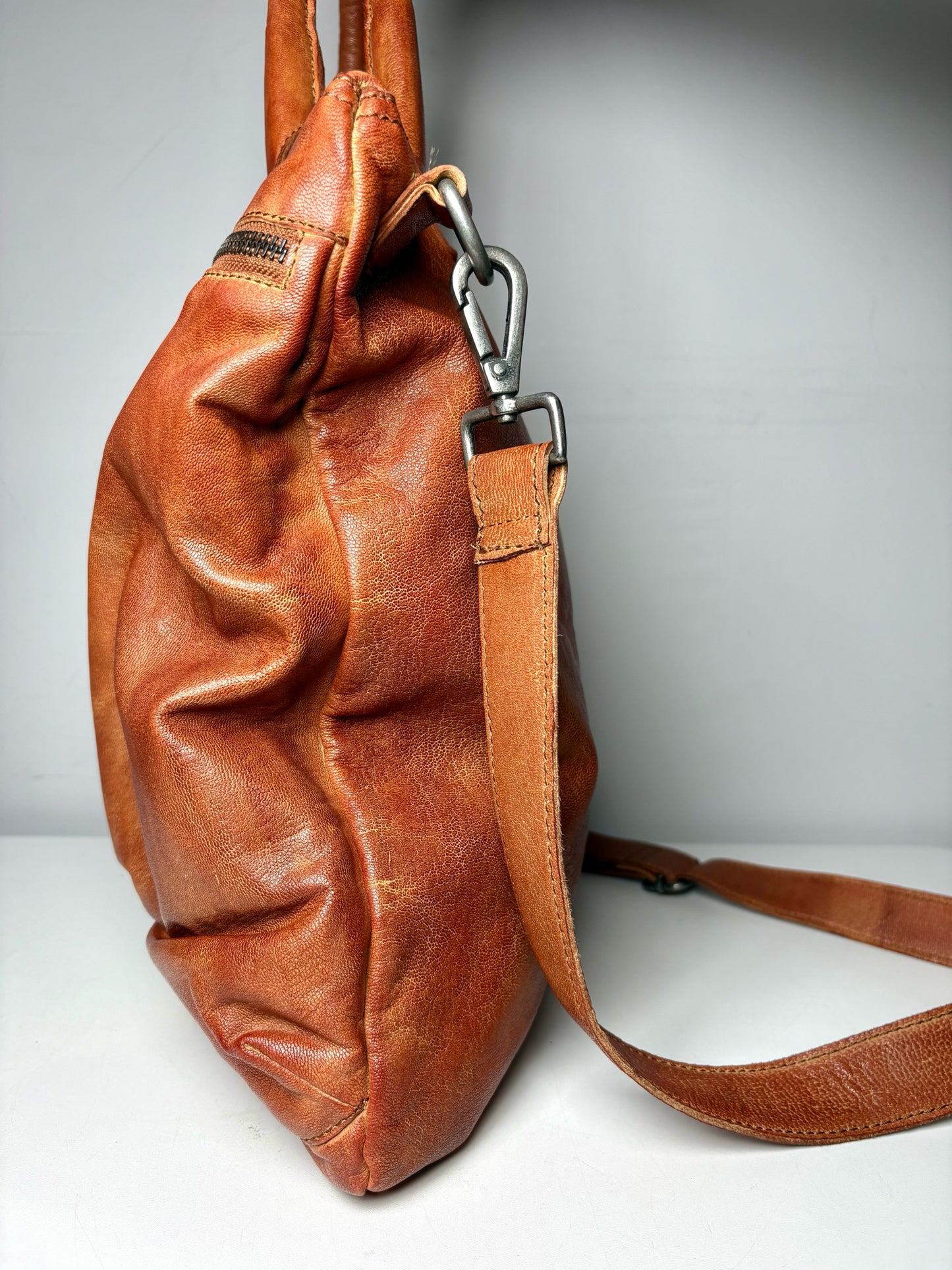 Carbon 2 Cobalt Solid Leather Pre-owned Caramel Tote/Satchel