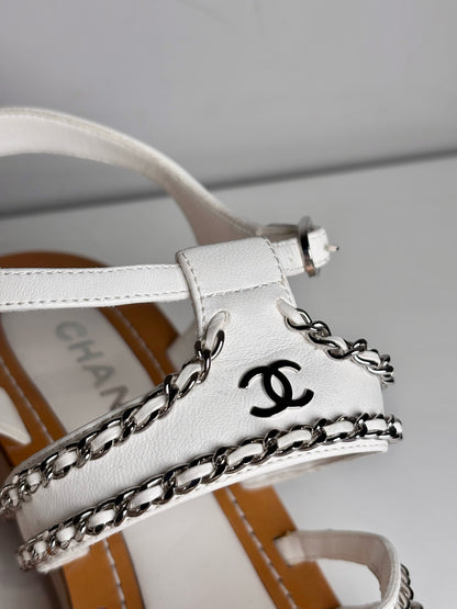 Chanel Women Shoe Sz 41 White Lambskin Leather Chain Detail Pre-owned Sandal