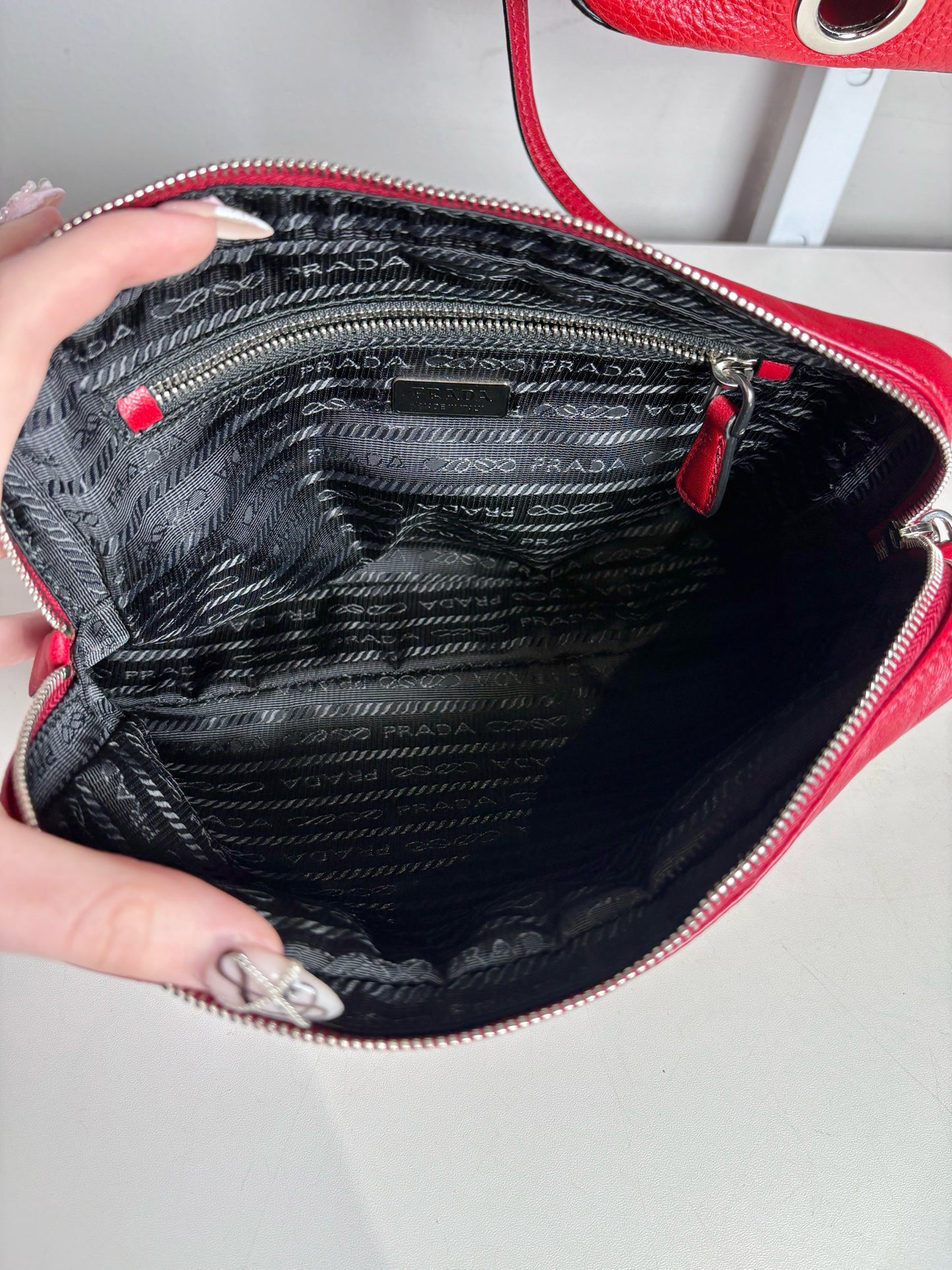 Women's Prada Vitello Daina Silver Grommets Leather Pre-owned Red Bag