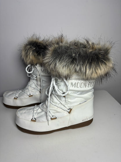W Shoe Size 7.5 Moon Boot White Faux Fur Shell Snow Boots