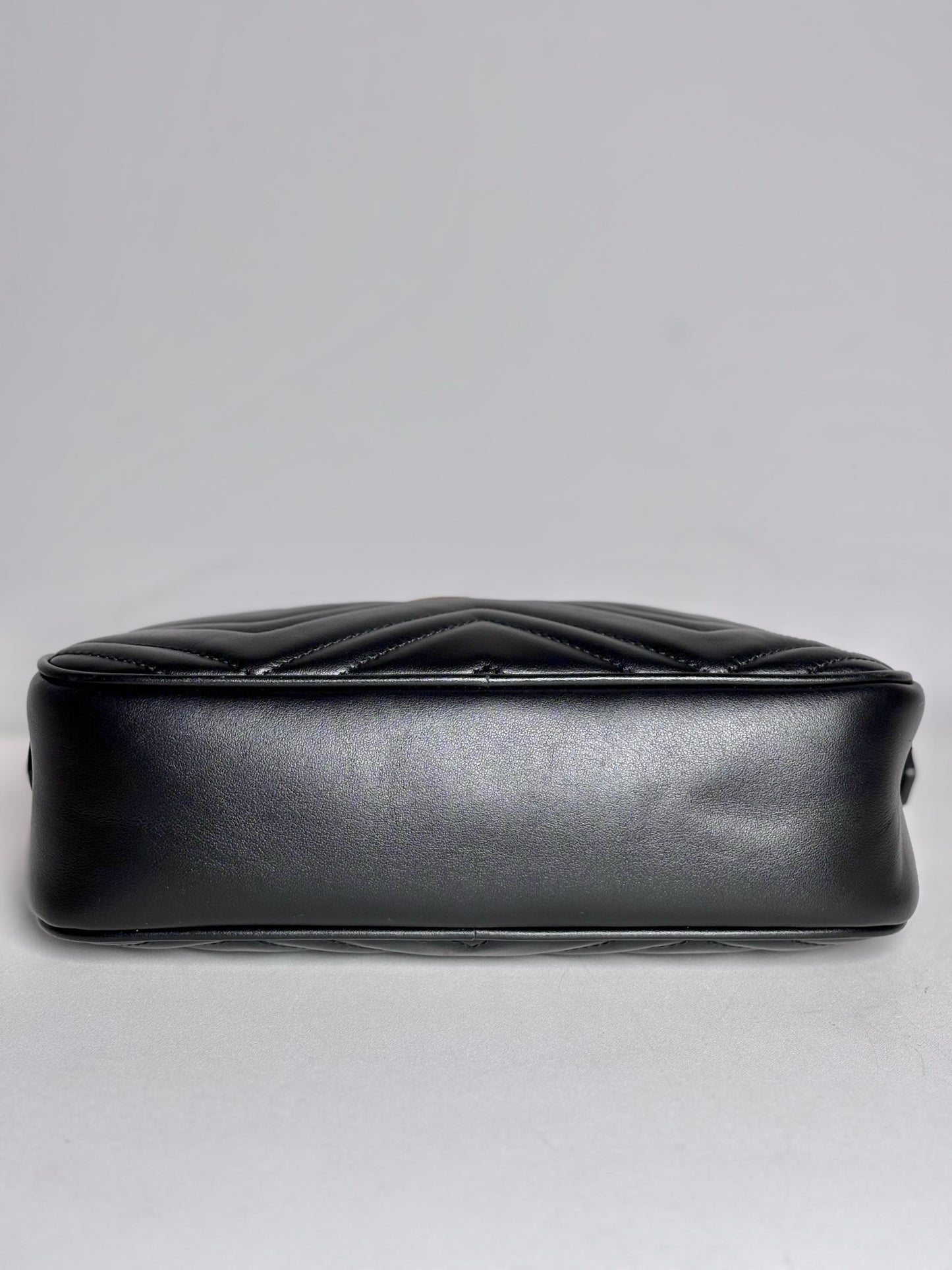 Gucci Marmont Camera Quilted Leather Pre-owned Black Nappa Small Purse Pre-owned