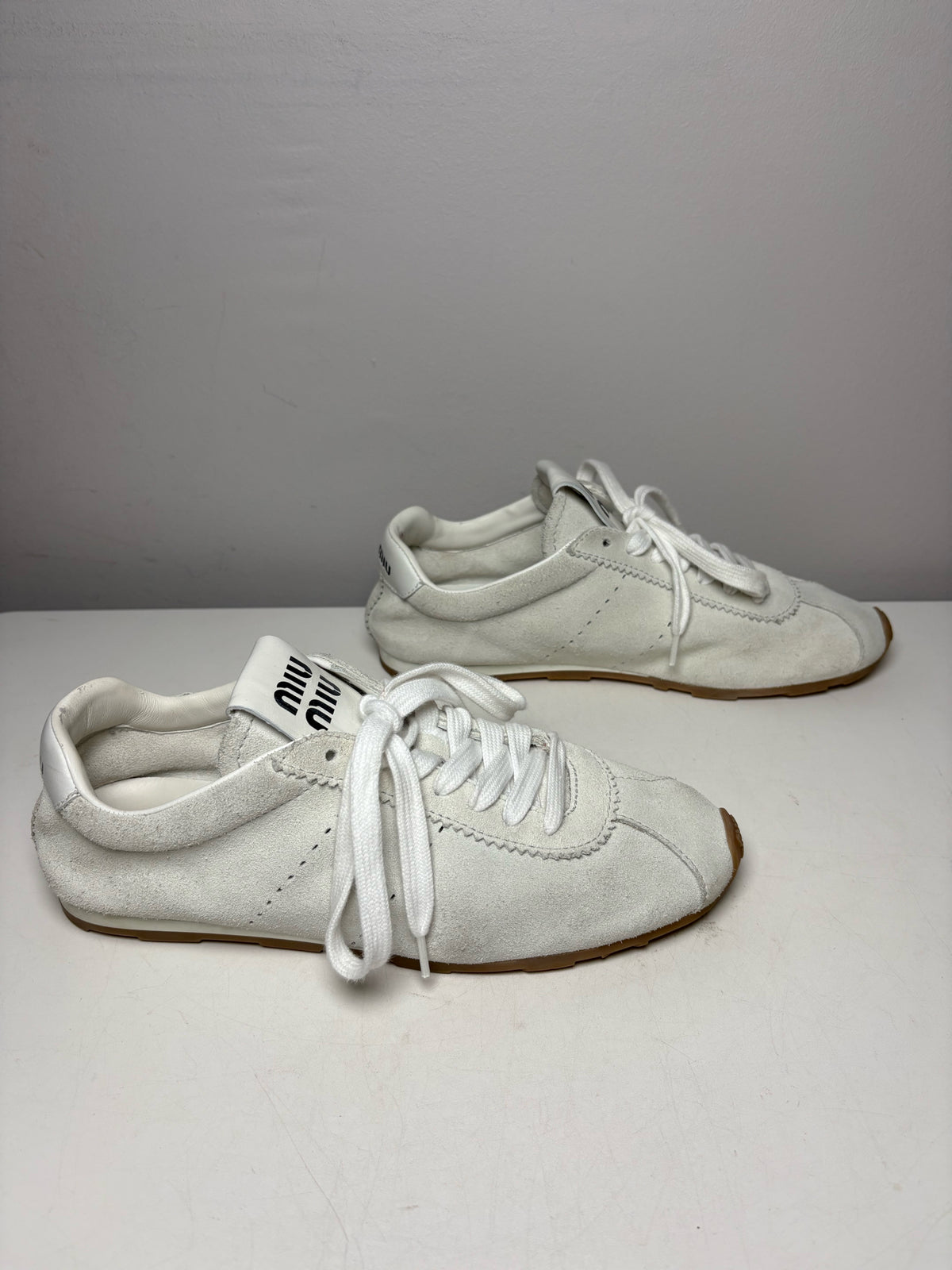 Women's Size 39 (US 9) Miu Miu Plume White Suede Pre-Owned Sneakers