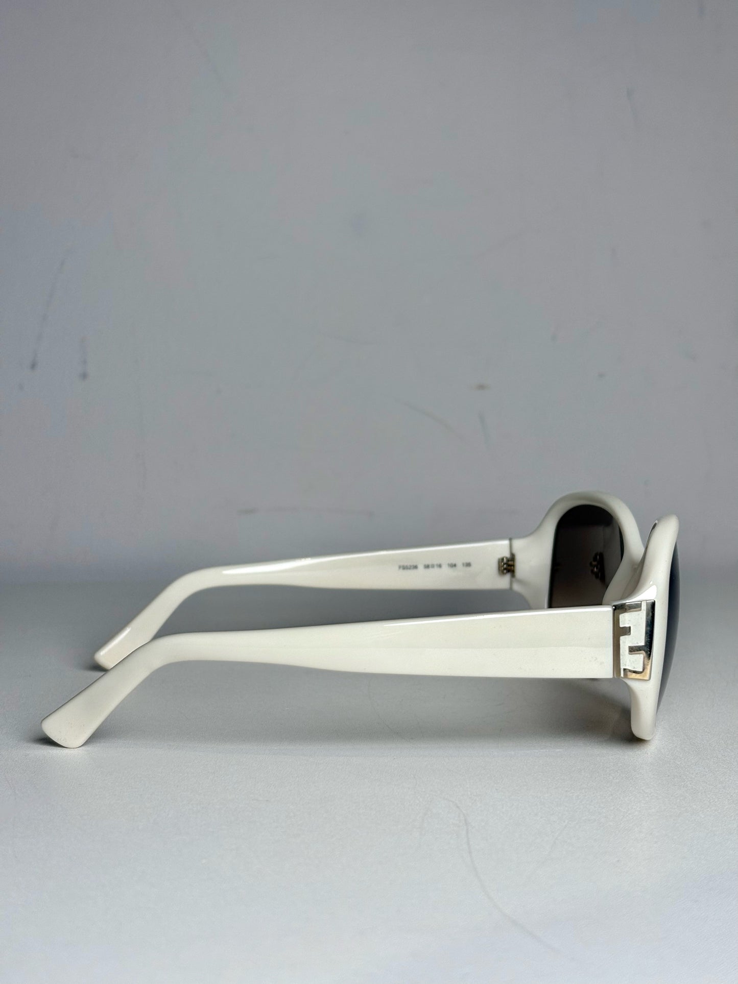 Fendi FS5236 Oversized Women's Pre-owned Cream Acetate Sunglasses