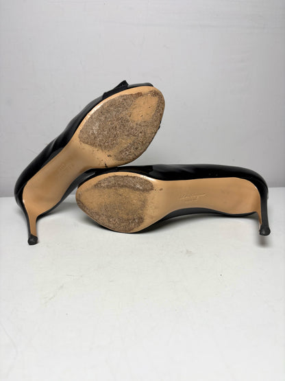 Women's Shoe Size 7 Salvatore Ferragamo Vara Black Patent Leather Pre-Owned Peep Toe Bow Pumps