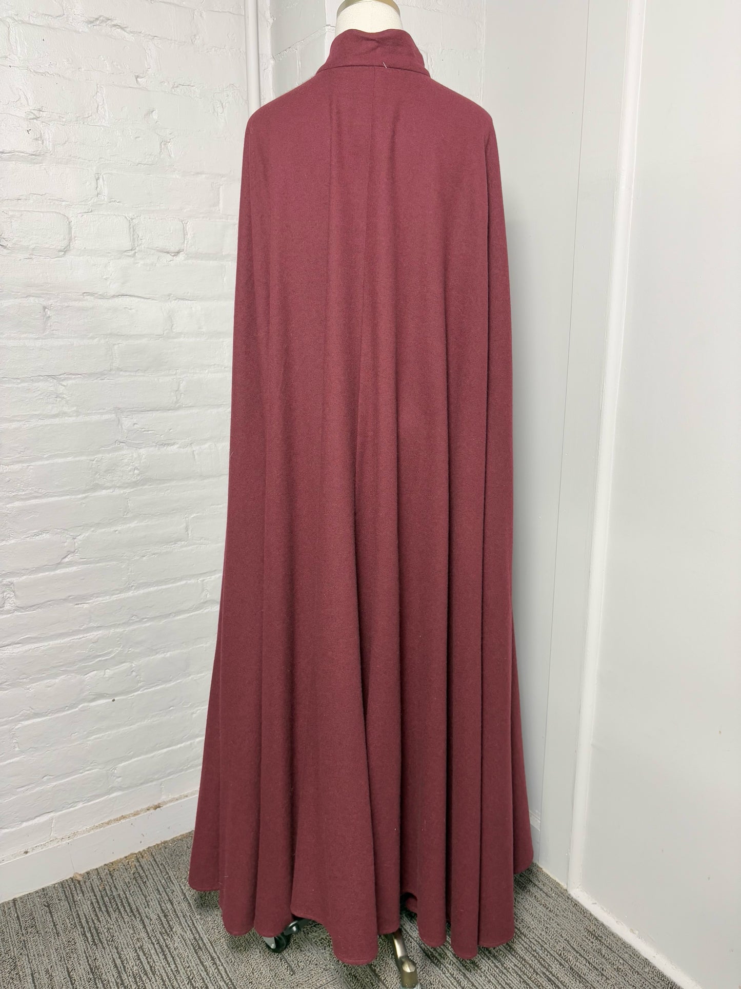 Women Size One Size Emanuel Ungaro Burgundy Solid Vintage Cape