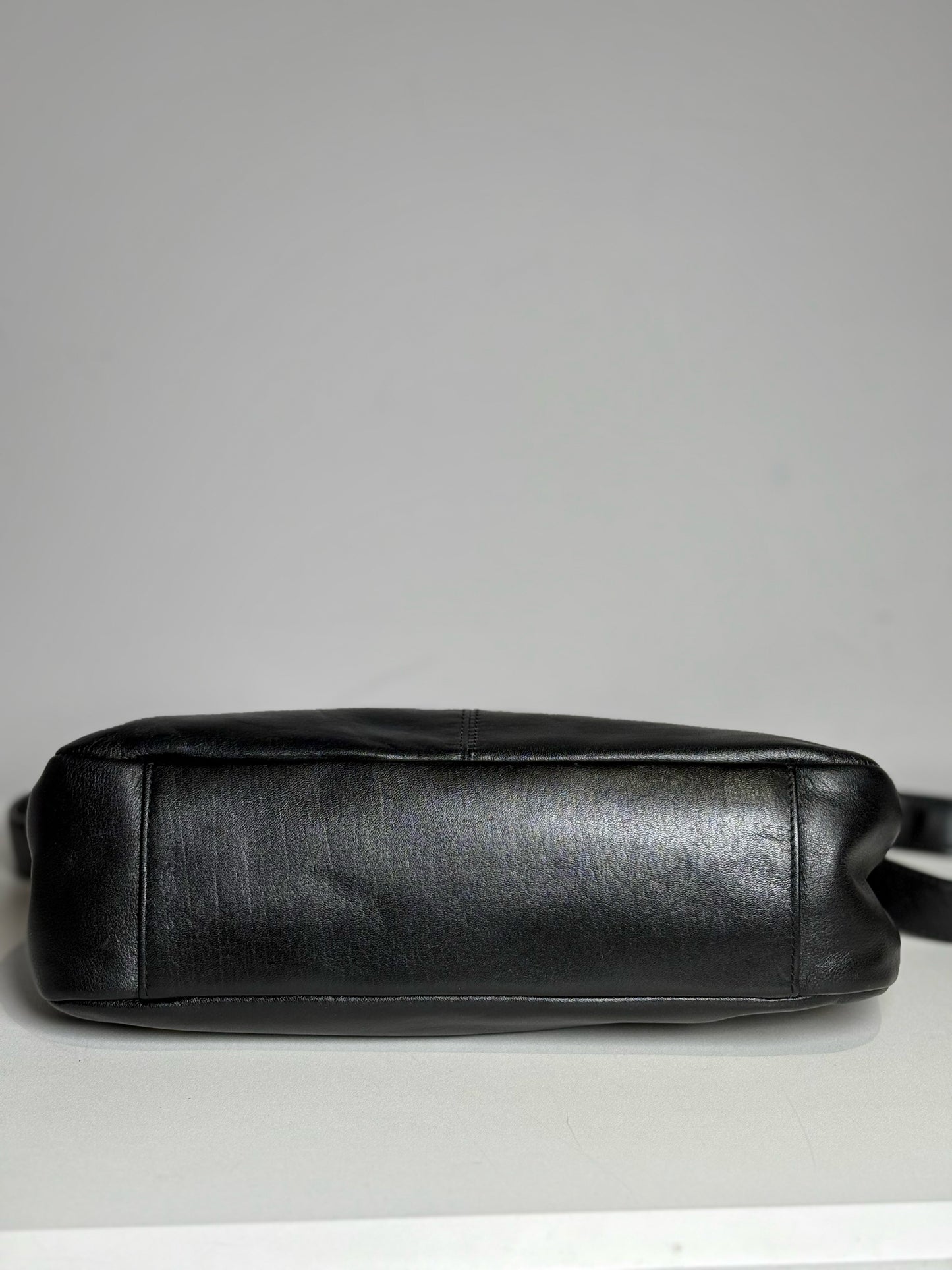 Women's Etienne Aigner Solid Vintage Leather Pre-owned Black Small Purse