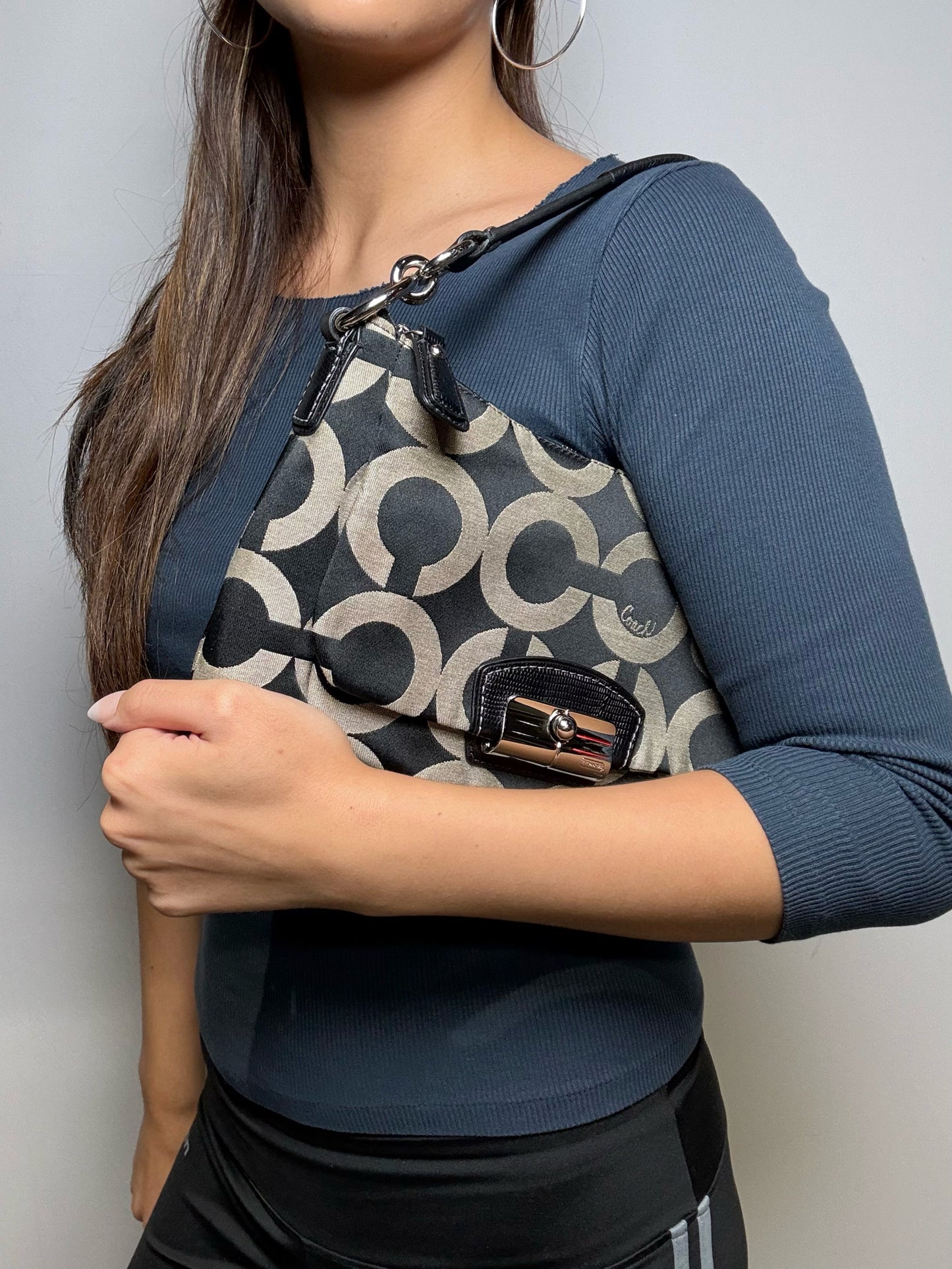 Women's Coach Kristin Grey & Black Canvas Vintage Pre-Owned Shoulder Bag Purse Circa 2010