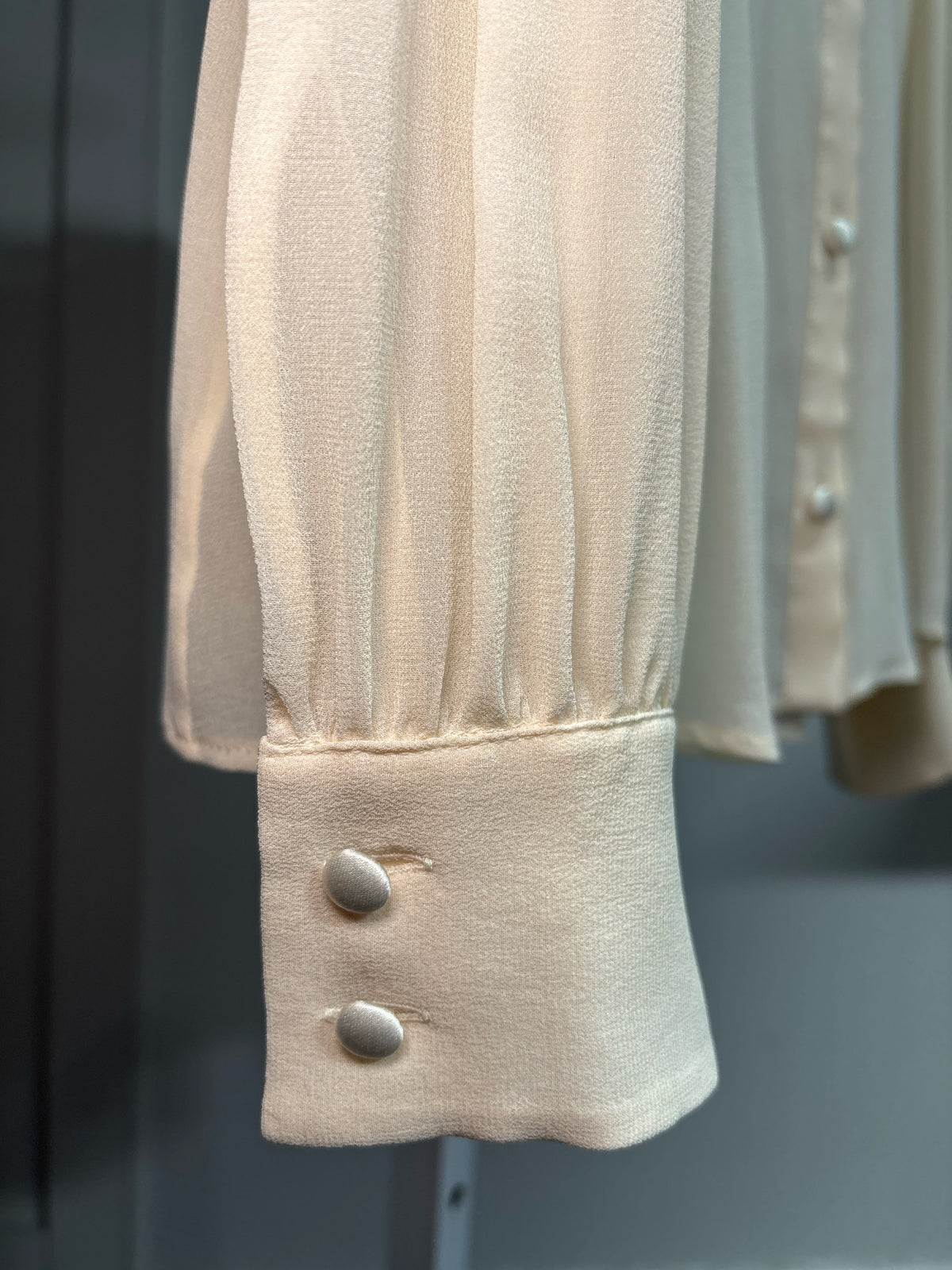 Women Size 48 (M) Dolce & Gabbana Cream Solid Women's 100% Silk Vintage Blouse