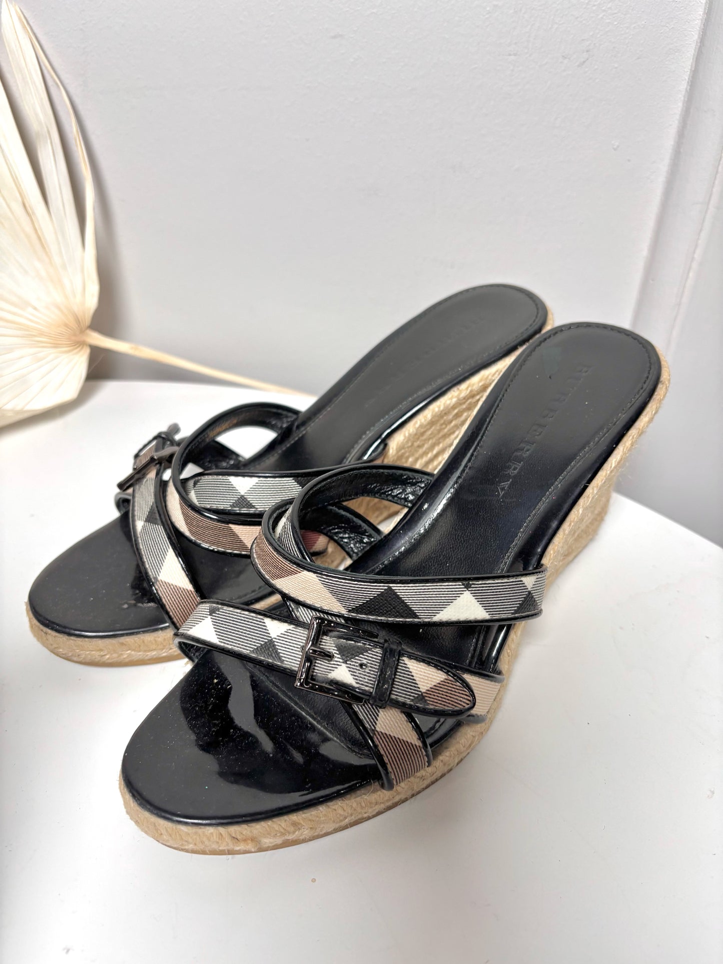 W Shoe Size 39 (8.5 US) Burberry Black Nova Check Canvas Jute Wedge