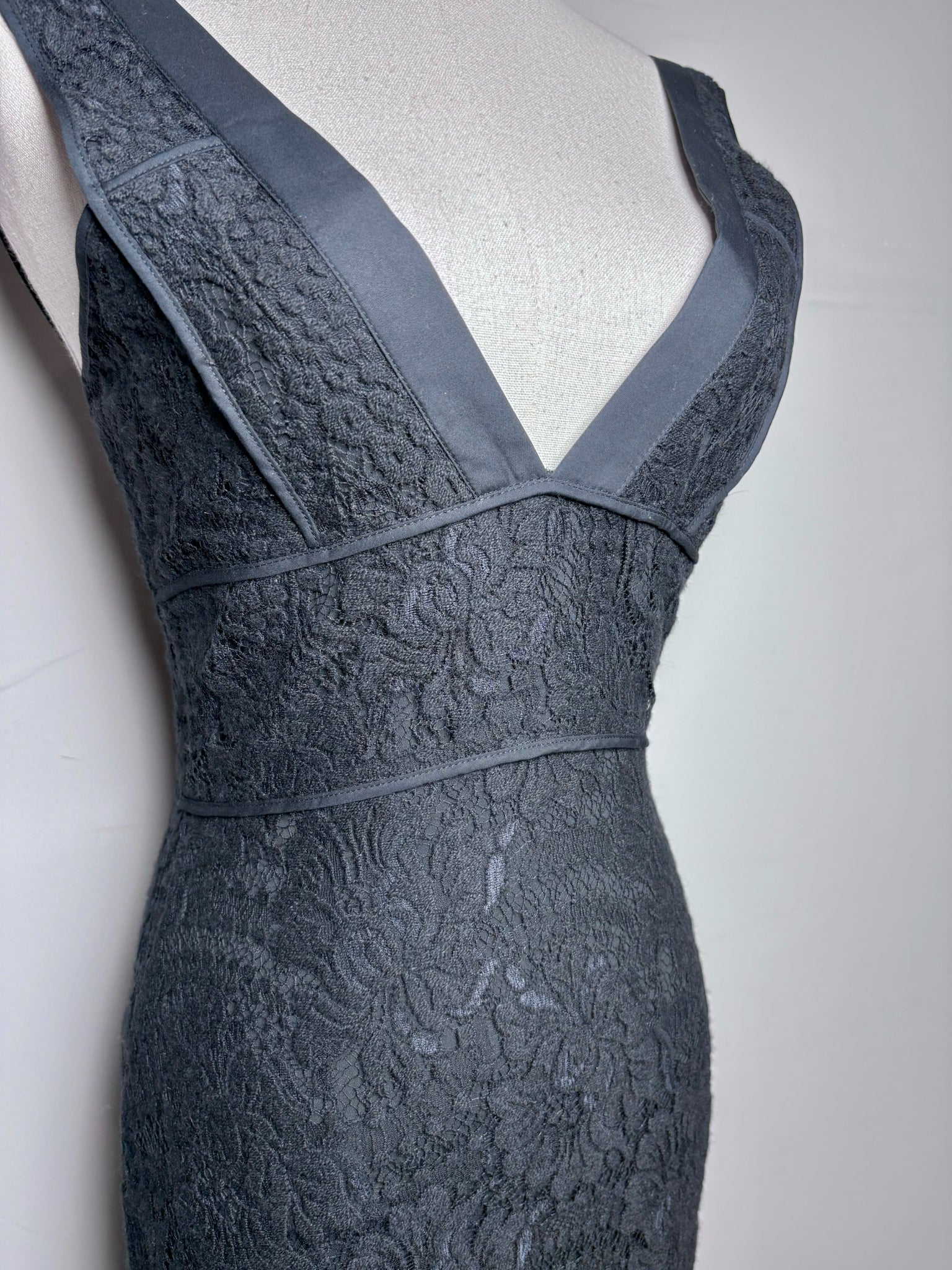 Women Size 8 (4-6 US) Victoria Beckham Black Lace Wool Blend Sheath Dress