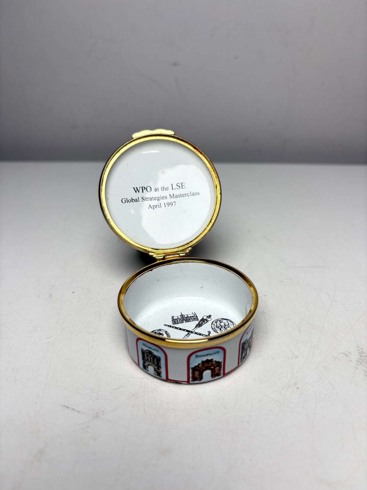 Halcyon Days The City of London White Enamel Pre-Owned Pillbox