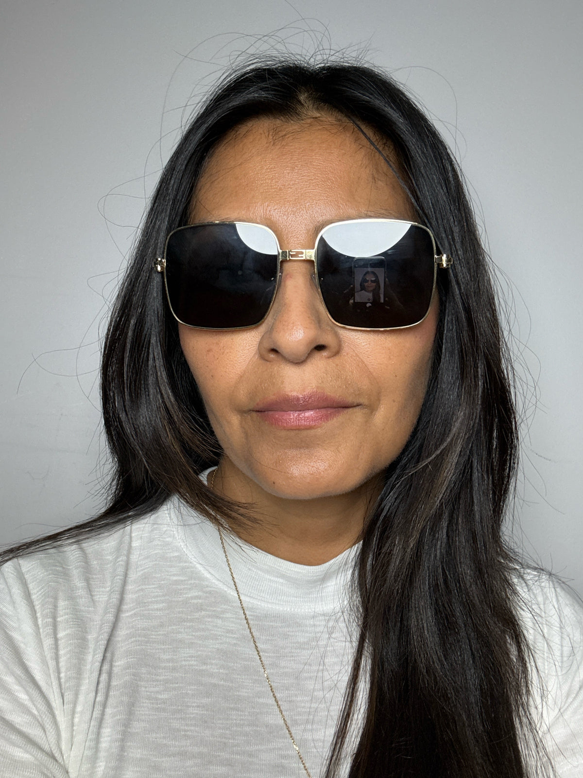 Fendi Baguette FE40123U Women's Pre-owned Gold Metal Rectangle Sunglasses