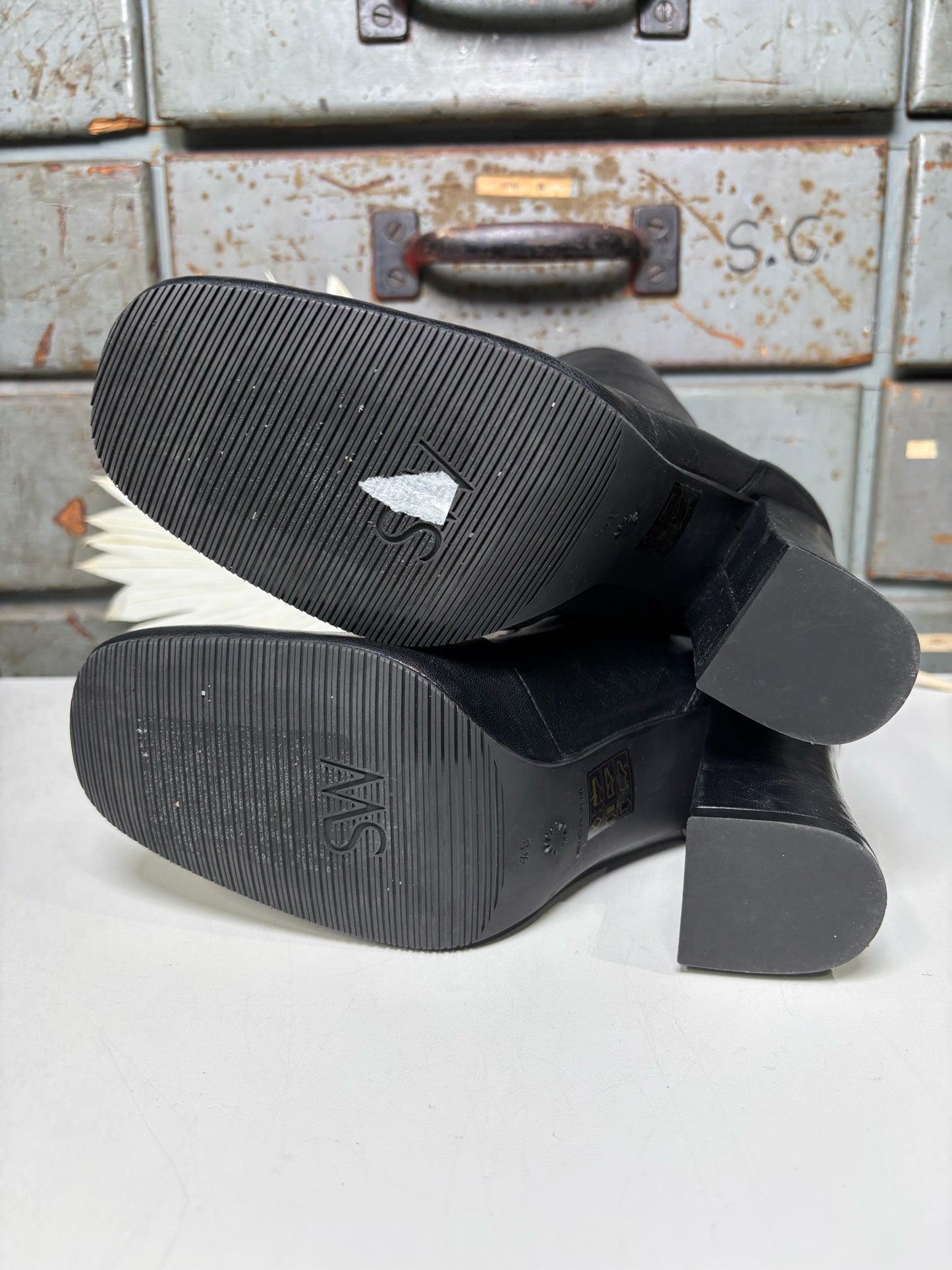 W Shoe Size 8.5 Stuart Weitzman Black Leather Boots