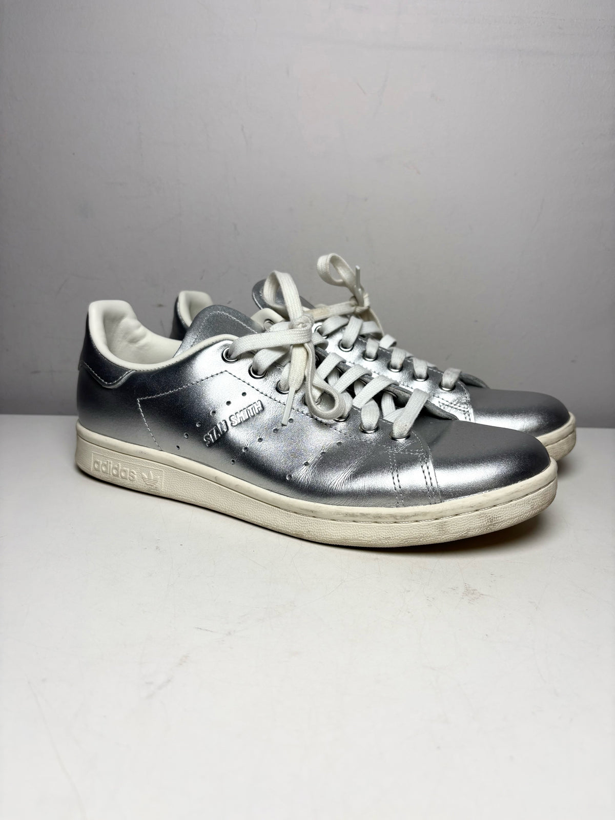 Women's Shoe Size 9 Adidas Stan Smith Metallic Silver Leather Pre-Owned Sneakers