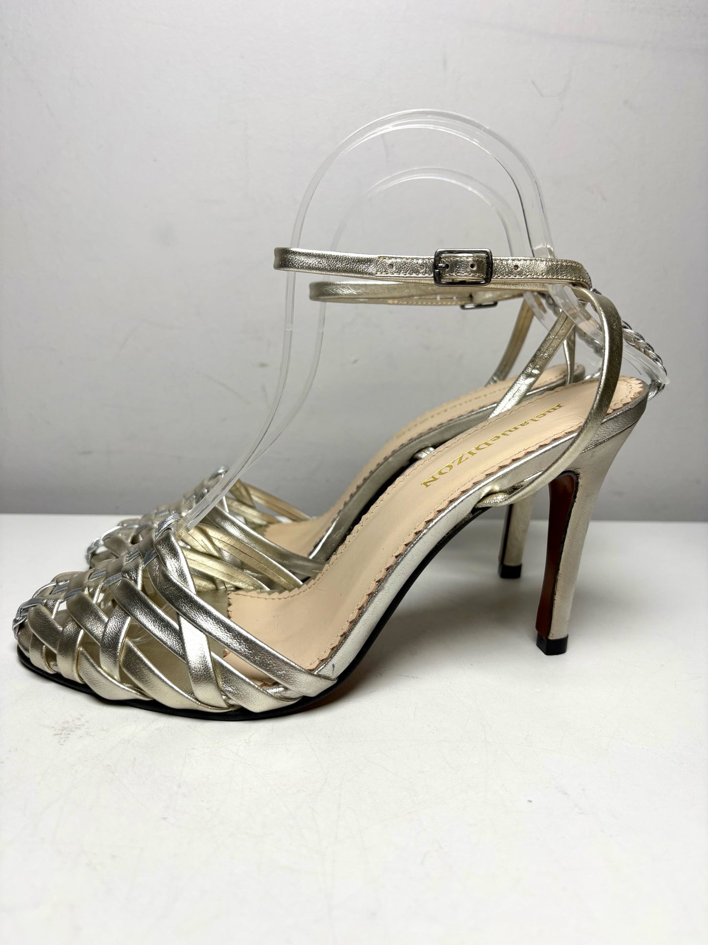 Women's Shoe Size 8 Melanie Dizon Invitto Metallic Silver Woven Leather NWT Pre-Owned Heels