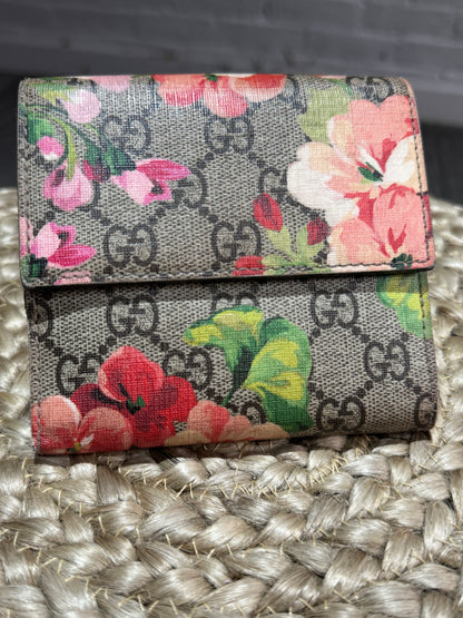 Gucci GG Supreme Blooms Floral Bifold Wallet