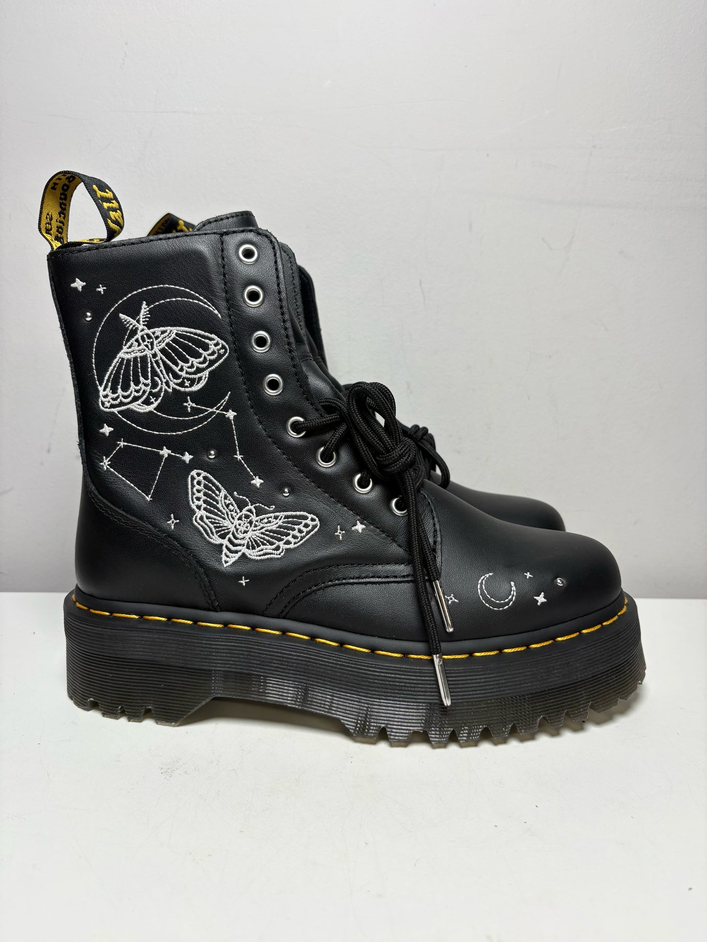 Women Shoe Size 9 Dr. Martens Black & White Leather NWT Pre-Owned Platform Boots