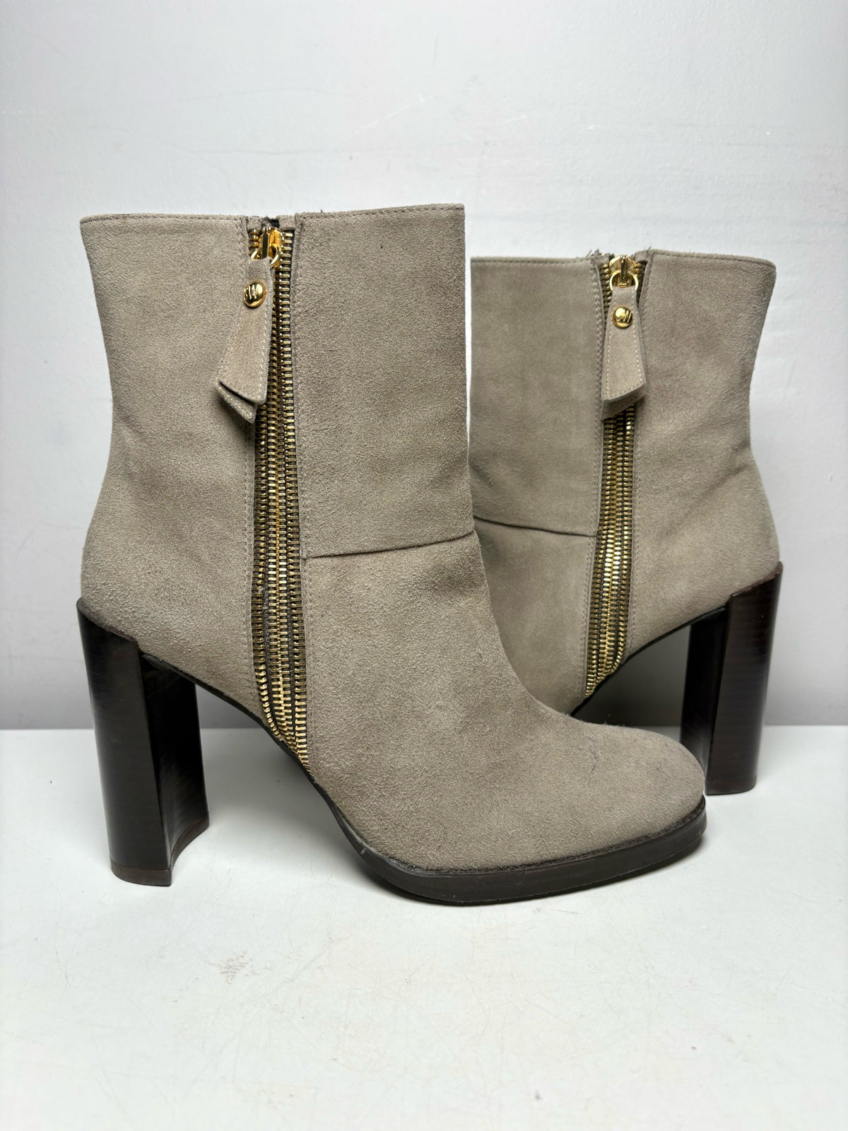 Women's Shoe Size 7 Stuart Weitzman Taupe Suede NWOT Pre-Owned Double Zip Boots