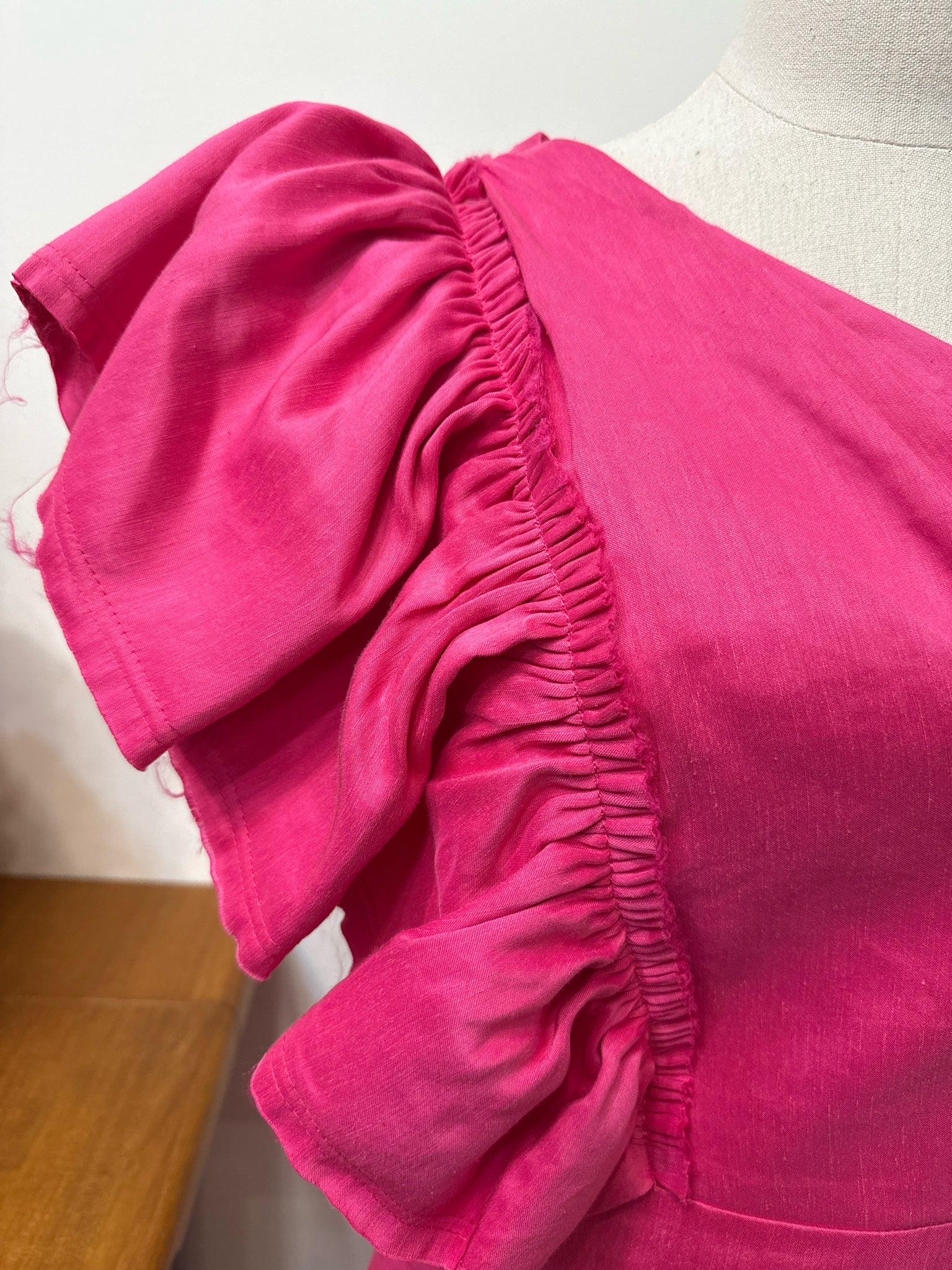 Women Size 8 Aje Pink One-Shoulder Ruffle Linen Blend Pre-owned Midi Dress  – VIDA STYLE SHOP