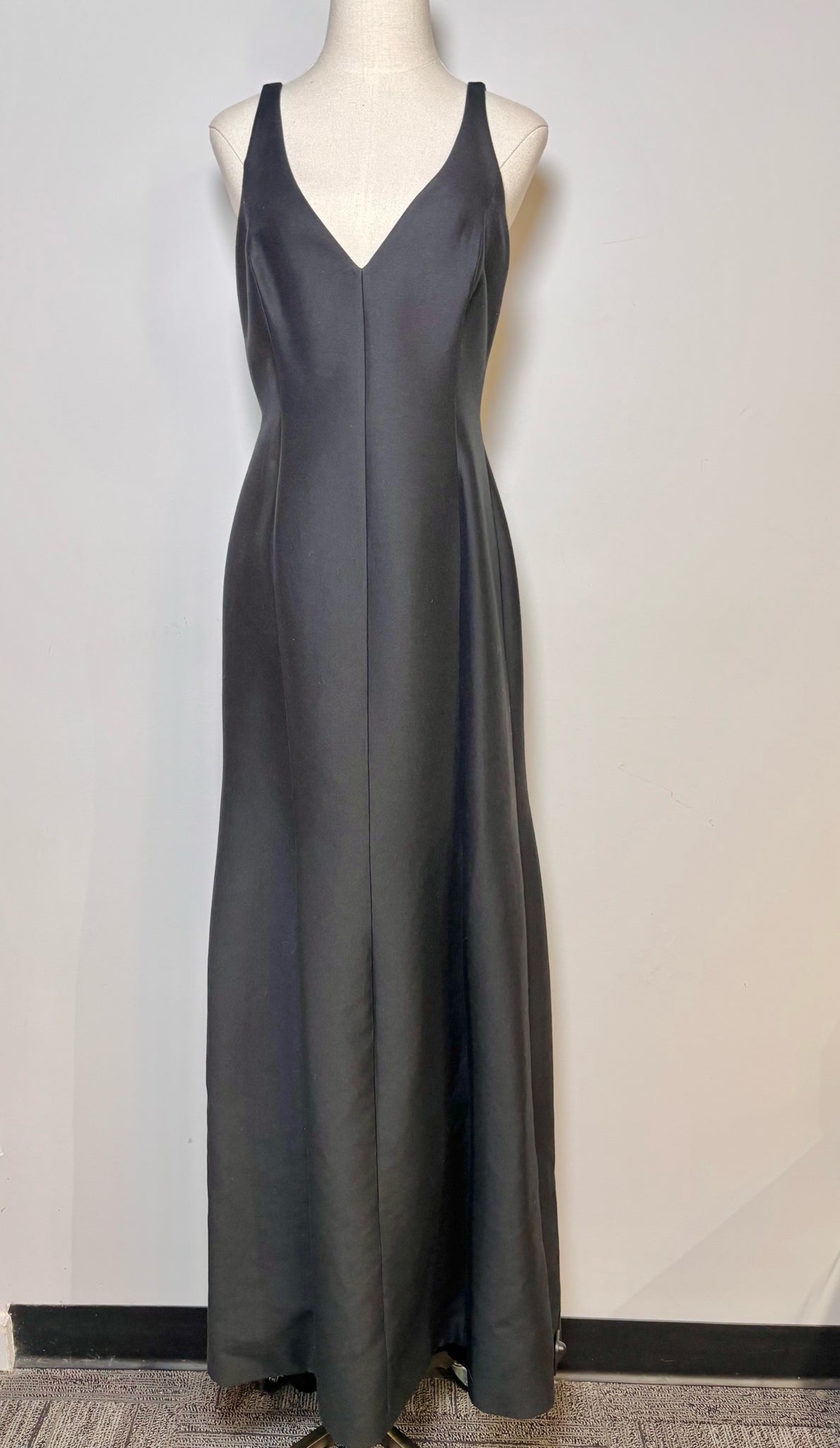Women Size 6 Halston Heritage Black Solid Ball Gown