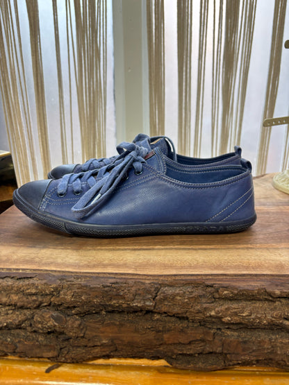 W Shoe Size 40 (10, US) Prada Blue Leather Low Top Sneakers