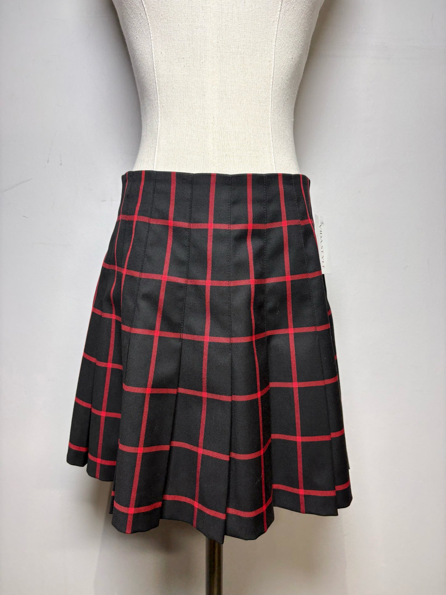 Women's Size 6 Alice + Olivia Black & Red Plaid Pleated Pre-Owned Mini Skirt